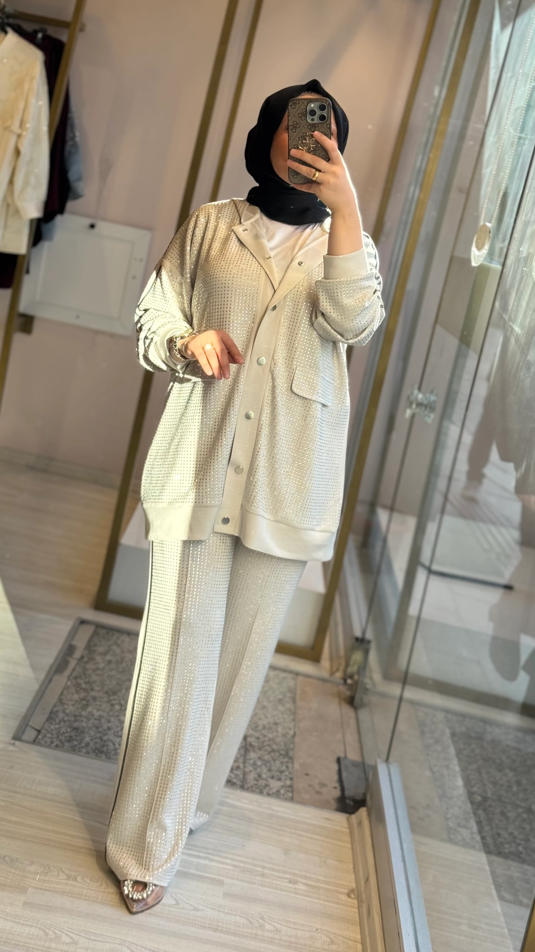 Ghisa Taşlı Takım