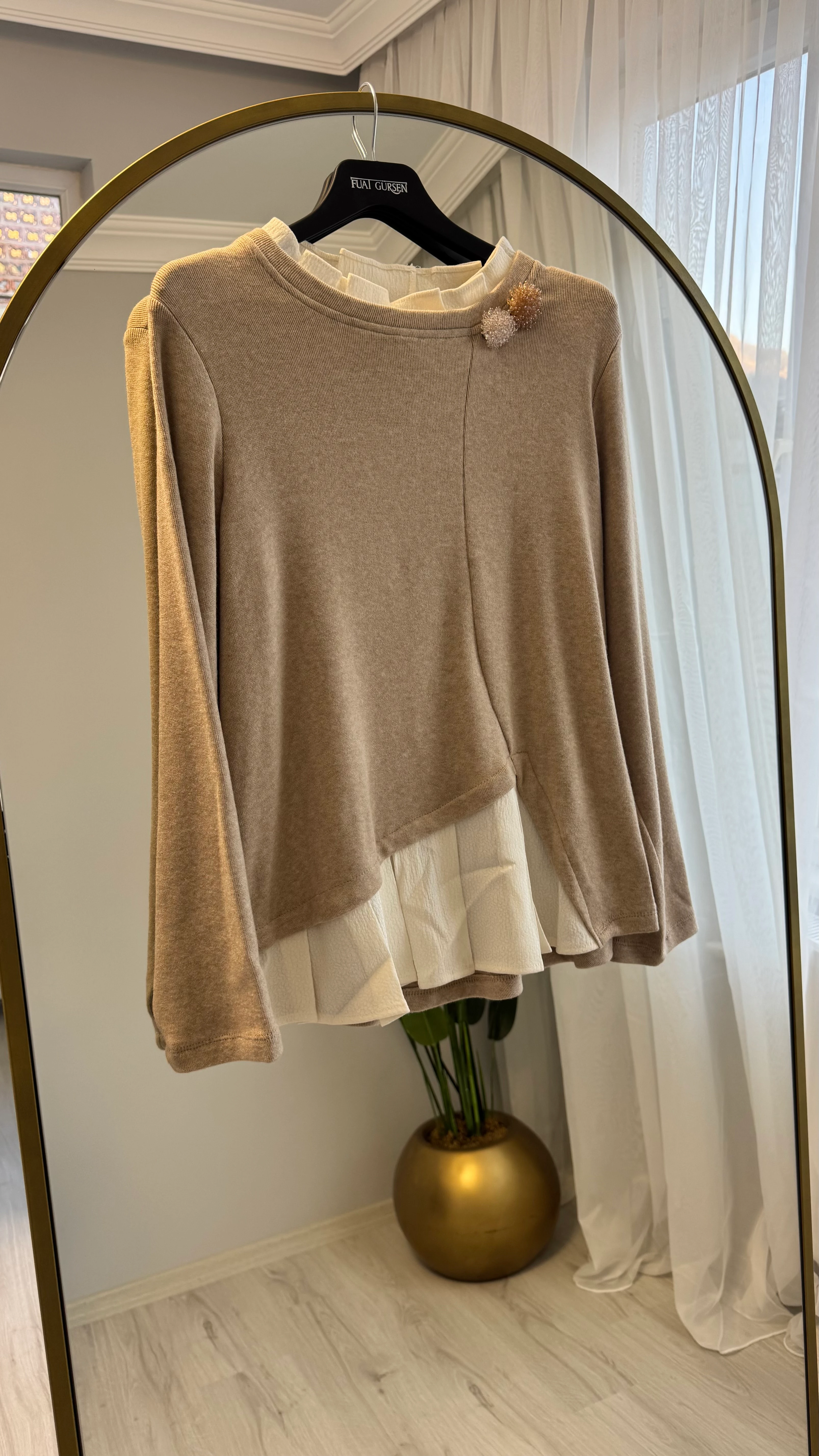 Fuat Gürşen Broş Detaylı Bluz