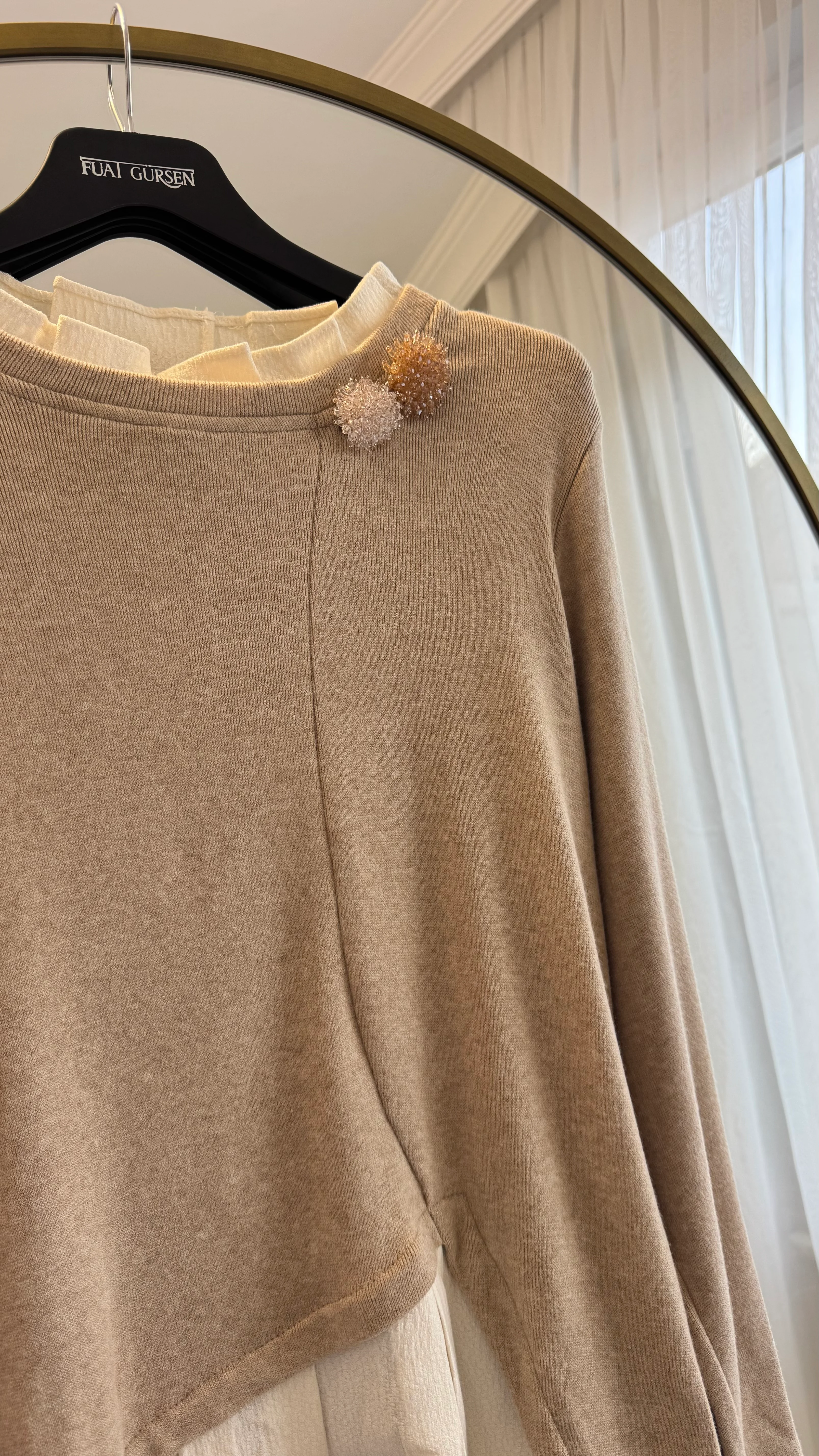 Fuat Gürşen Broş Detaylı Bluz