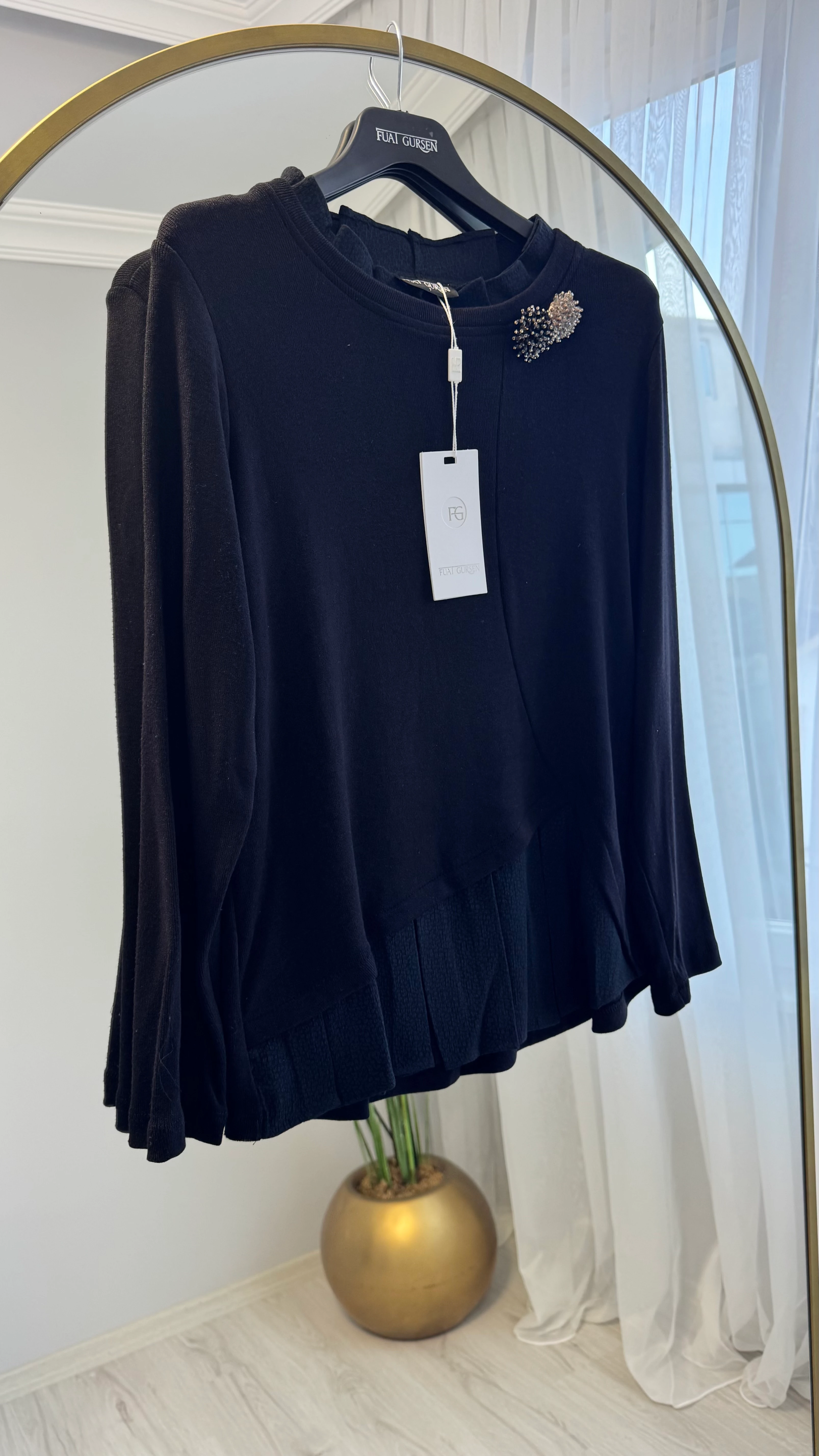 Fuat Gürşen Broş Detaylı Bluz