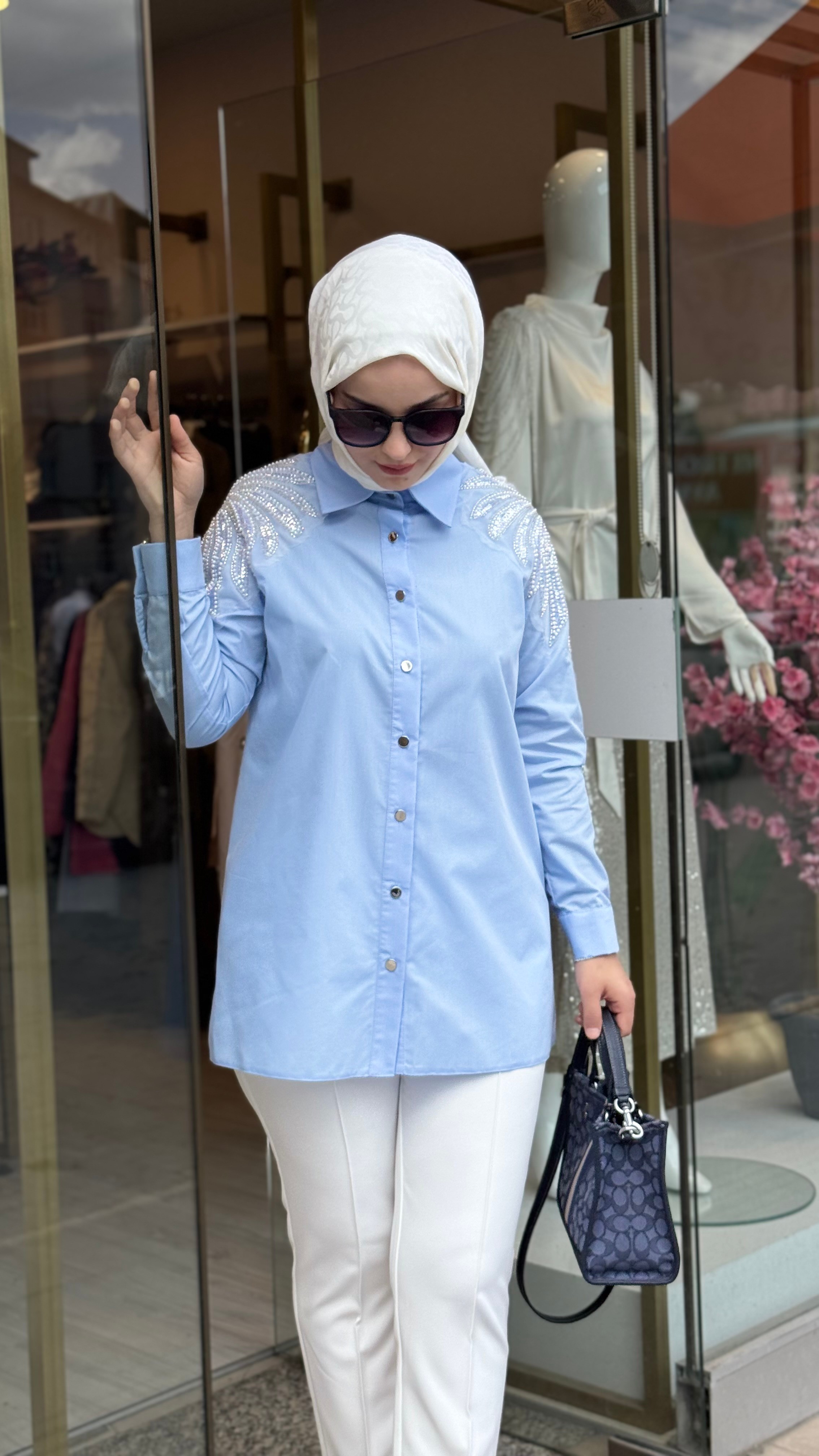Selinada Taşlı Poplin Gömlek