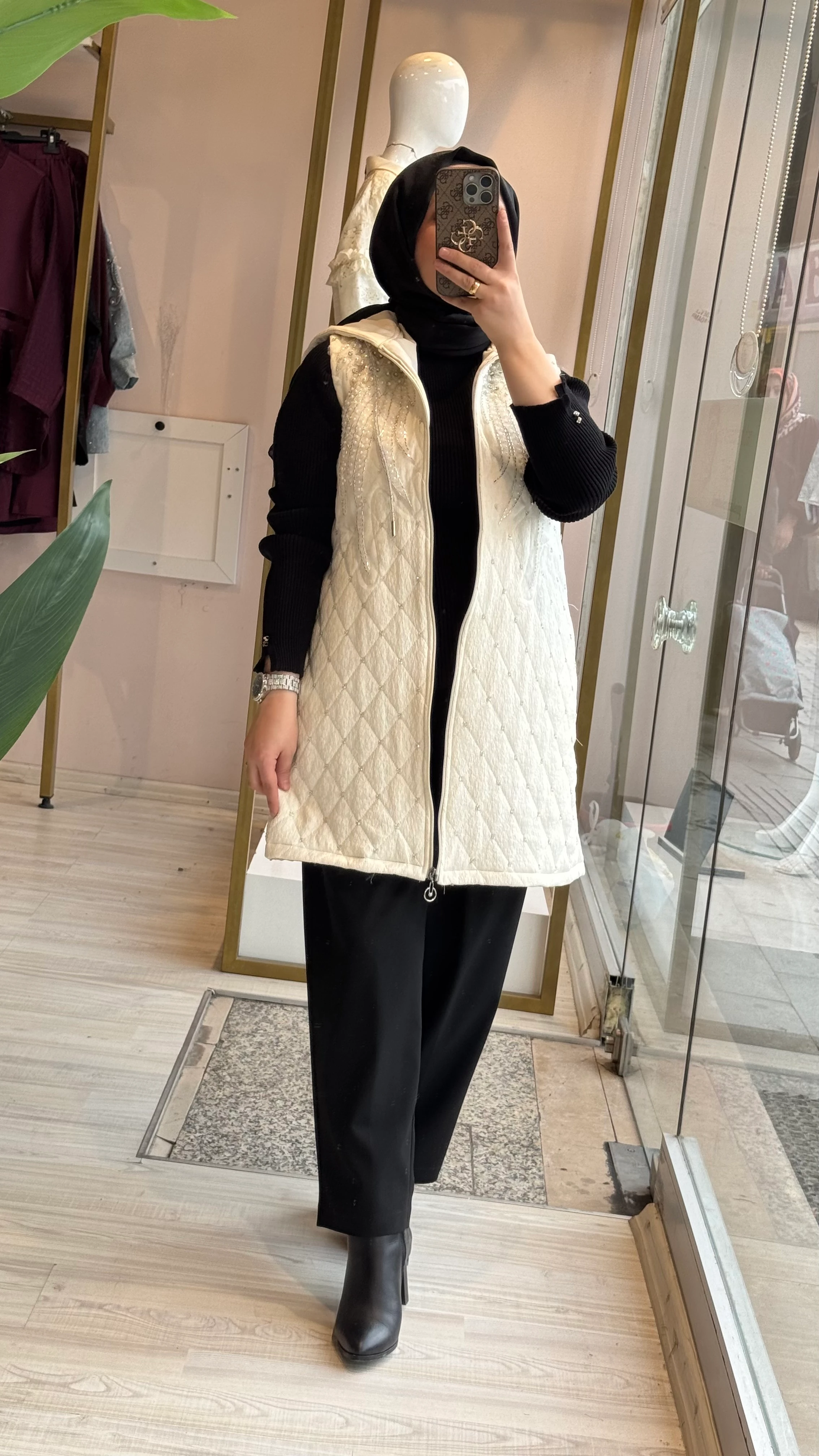 Selinada İşlemeli Yelek