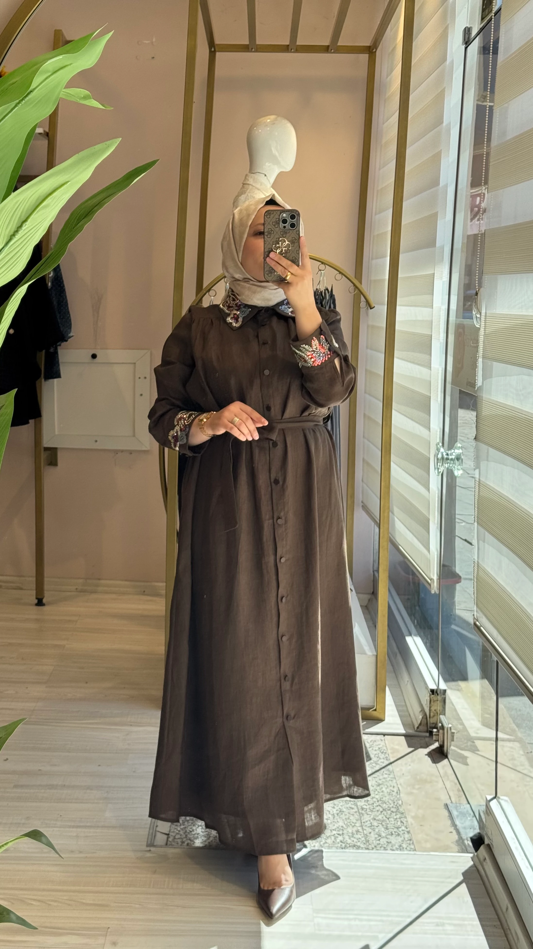 Ghisa İşlemeli Keten Elbise