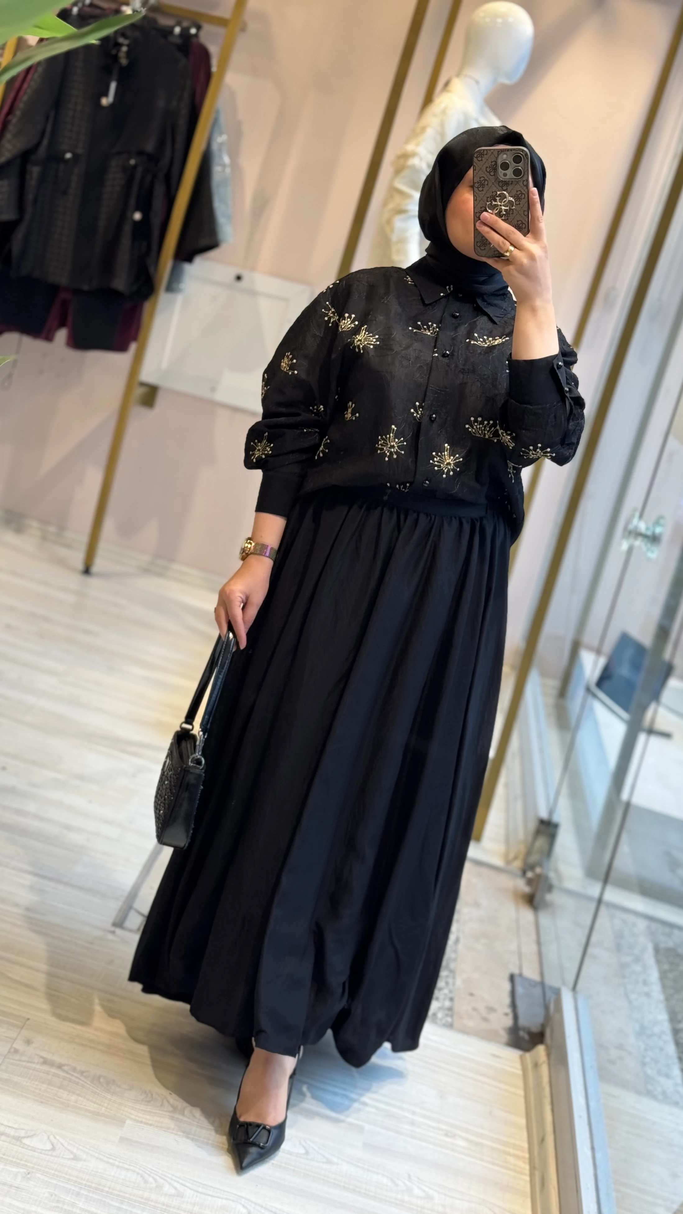 Ghisa İşlemeli Etekli Takım