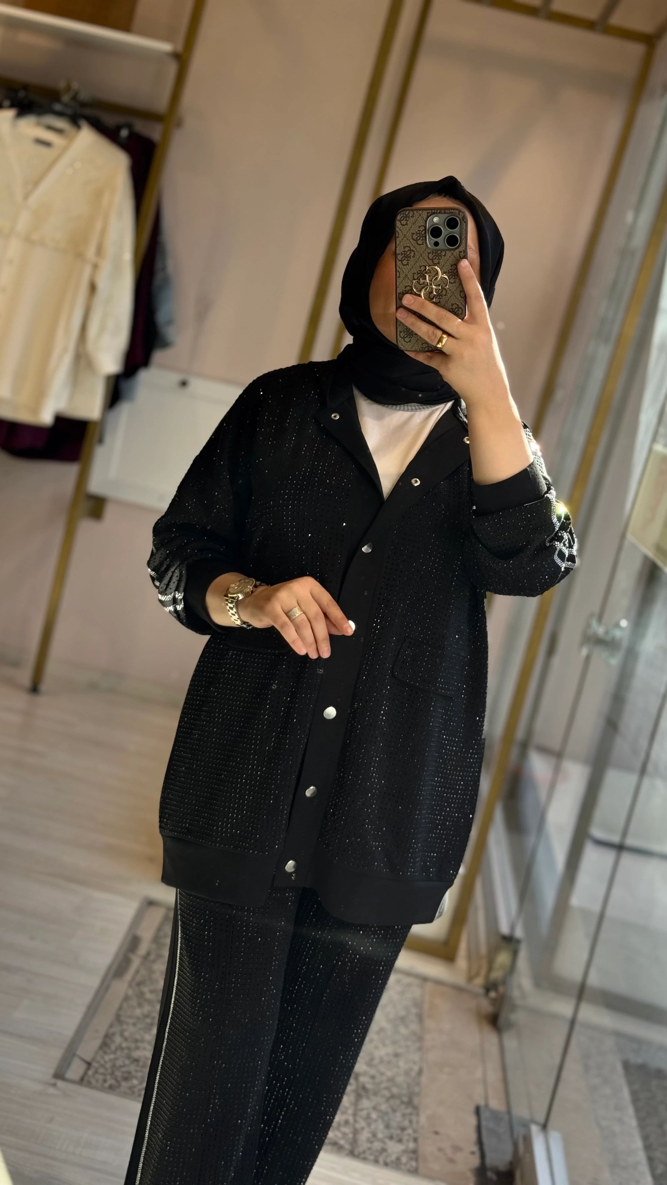 Ghisa Taşlı Takım