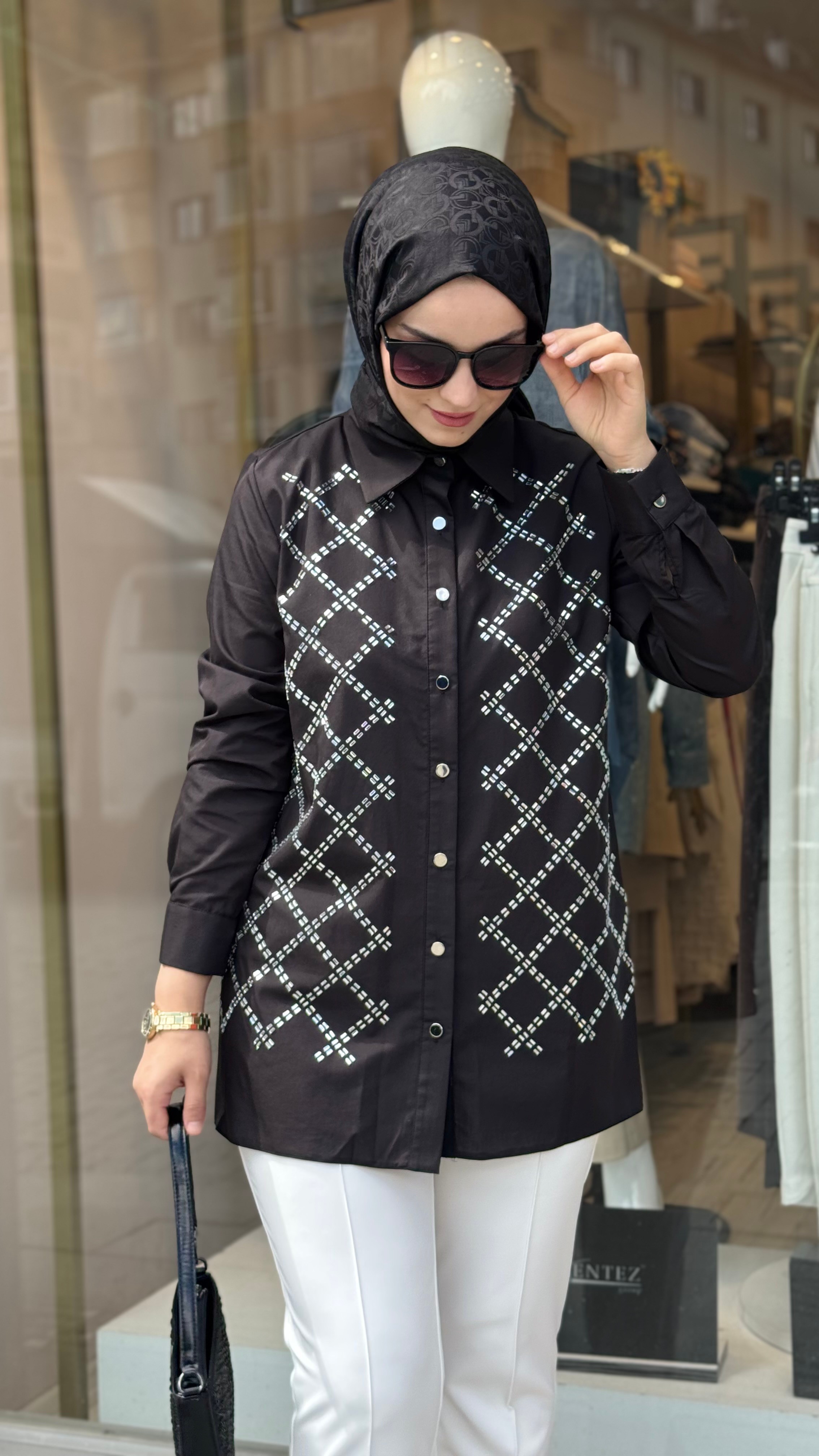 Selinada Taşlı Poplin Gömlek