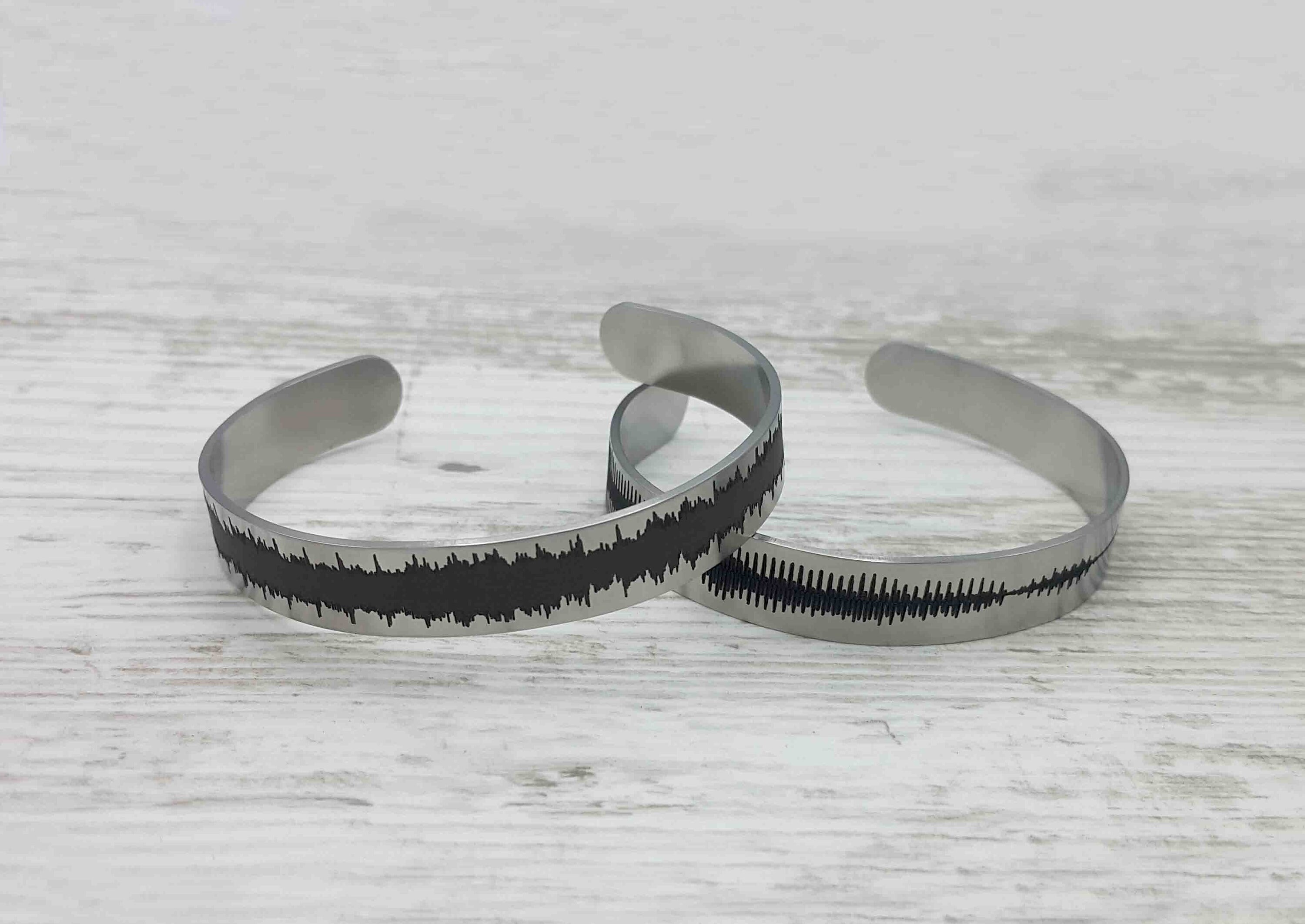 Personalized Soundwave & QR Code Bracelet, Adjustable Engraved Gift for Music Lovers Wedding or Special Song with YouTube Link or Audio File