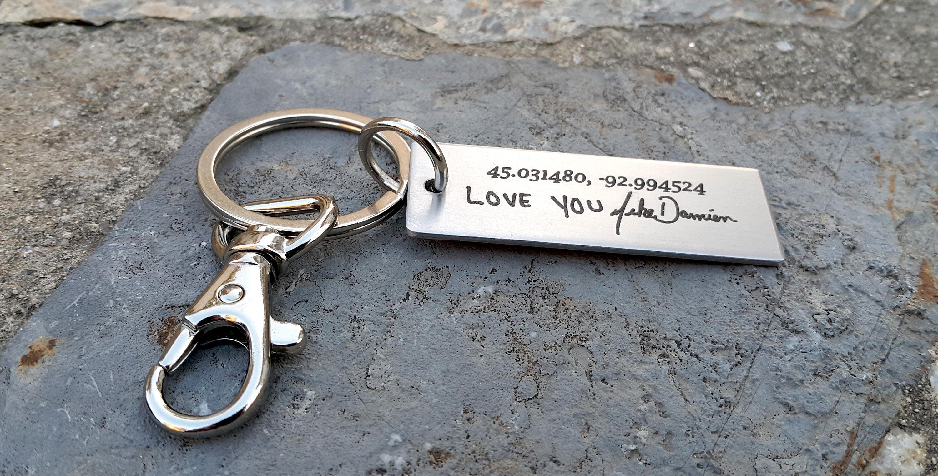 Real Handwriting Engraved Keychain – Personalized Memorial Signature Keychain