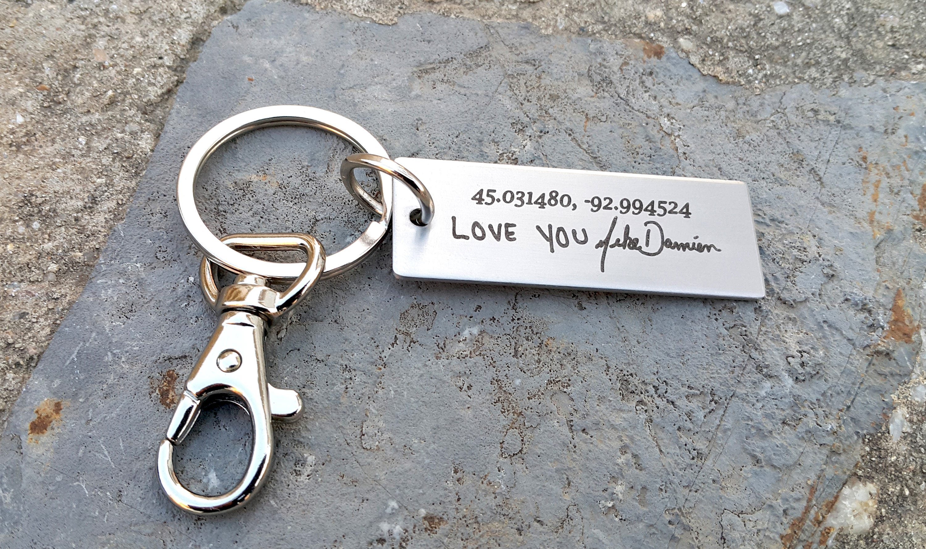 Real Handwriting Engraved Keychain – Personalized Memorial Signature Keychain