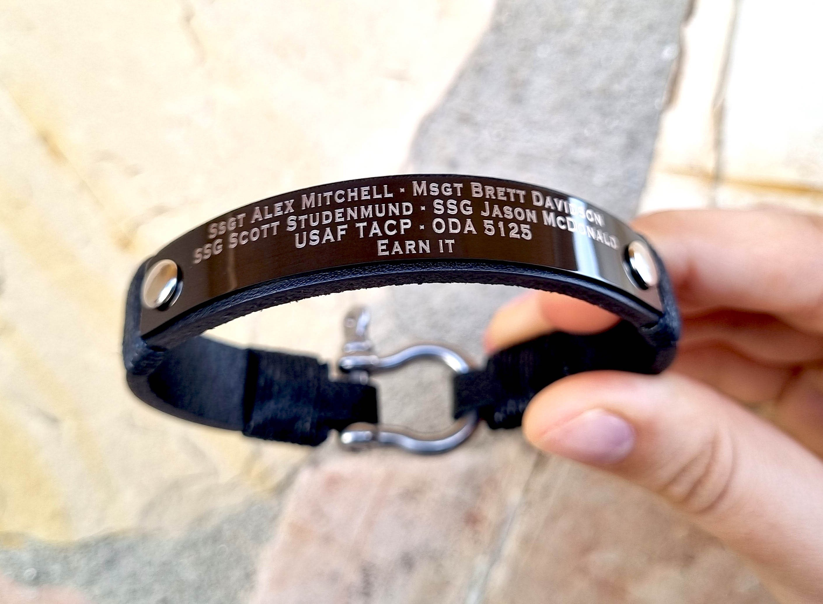Personalized Memorial Bracelet, Engraved Minimalist Leather Bracelet, Loss of Loved One, Horseshoe Clasp, Custom Gifts For Daughter, Son