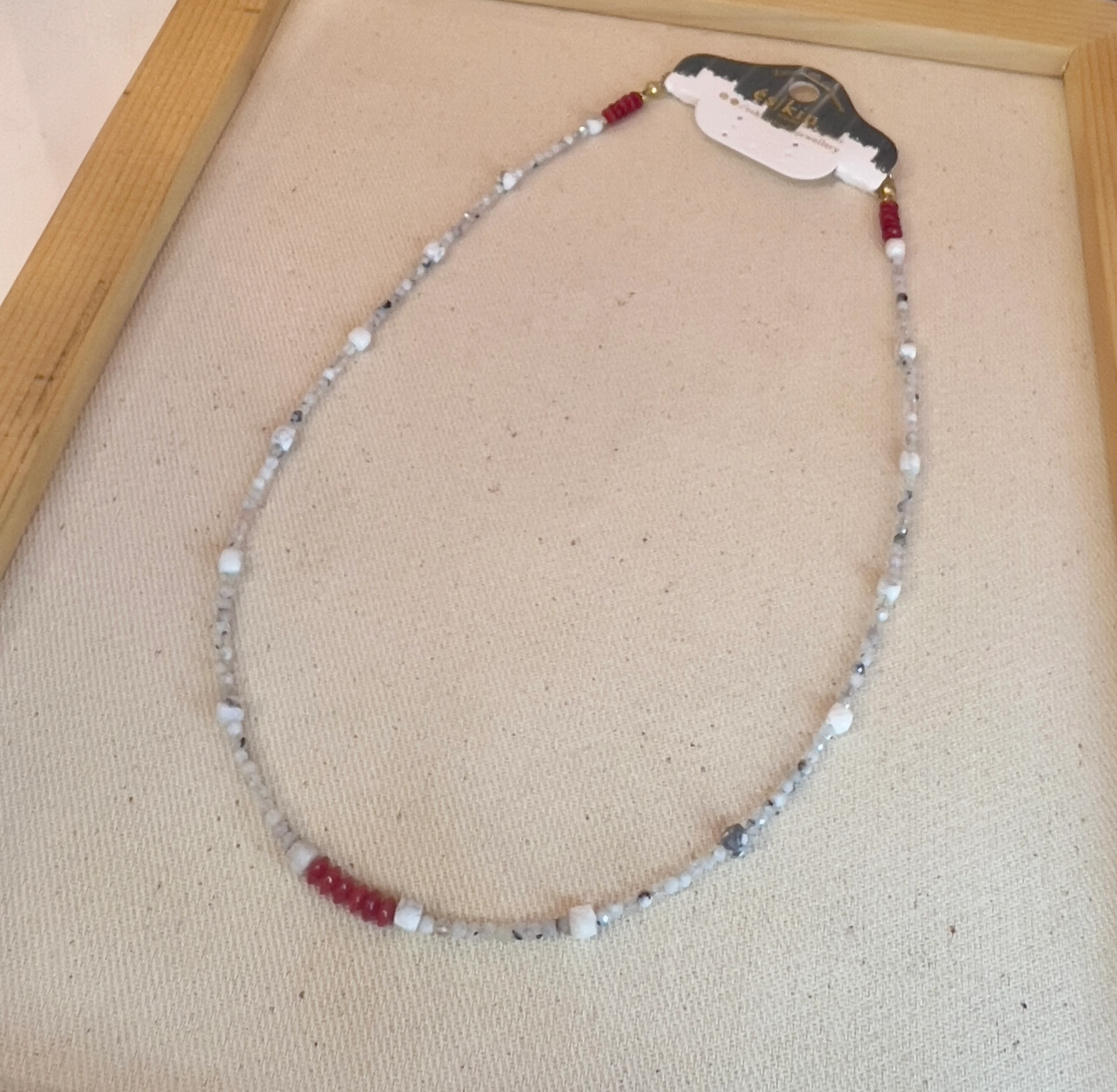 Beyaz Opal ve Mercan Kolye