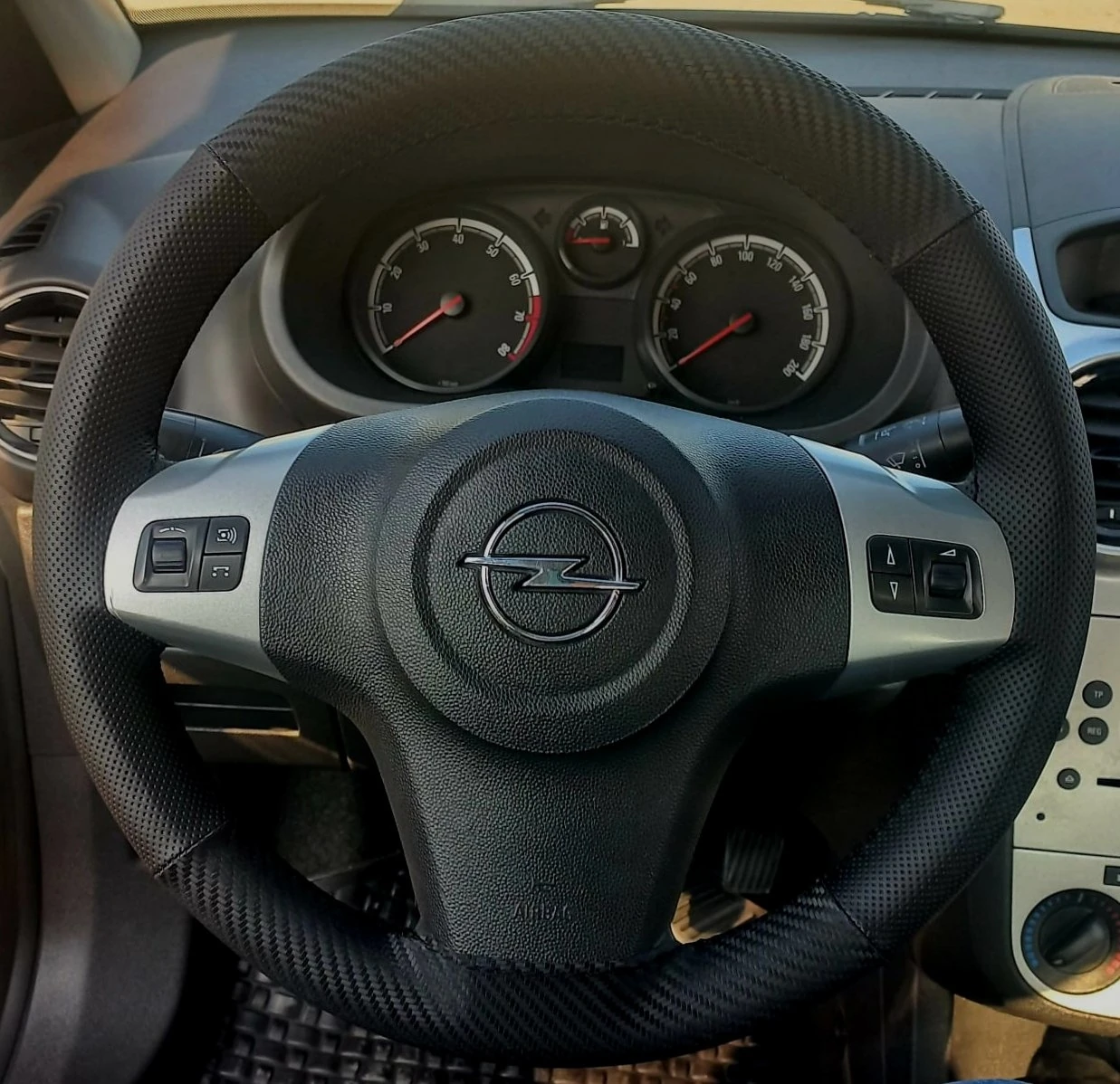 Dikişli Direksiyon Kılıfı Karbon / Noktalı Deri Siyah Dikişli Corsa D Vectra C Astra H İçin Siyah