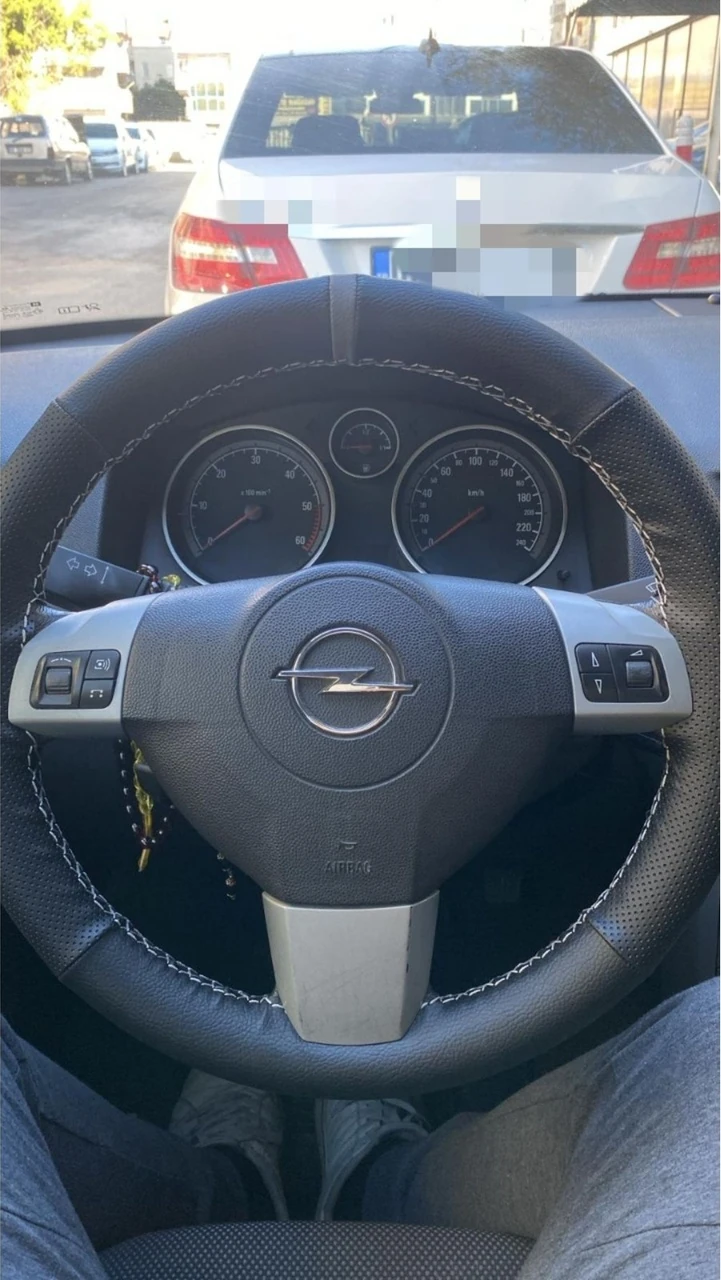 Di Ki Şli Di Reksi Yon Kilifi Si Yah/deri Gri Yüzük Gri Di Ki Şli Opel H Kasa I Çi N Uyumlu Gri