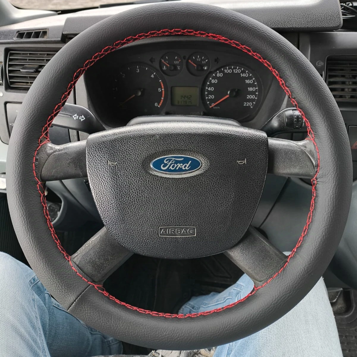 Dikişli Direksiyon Kılıfı İthal Siyah Deri Kırmızı Dikişli Ford Transit İçin Kırmızı