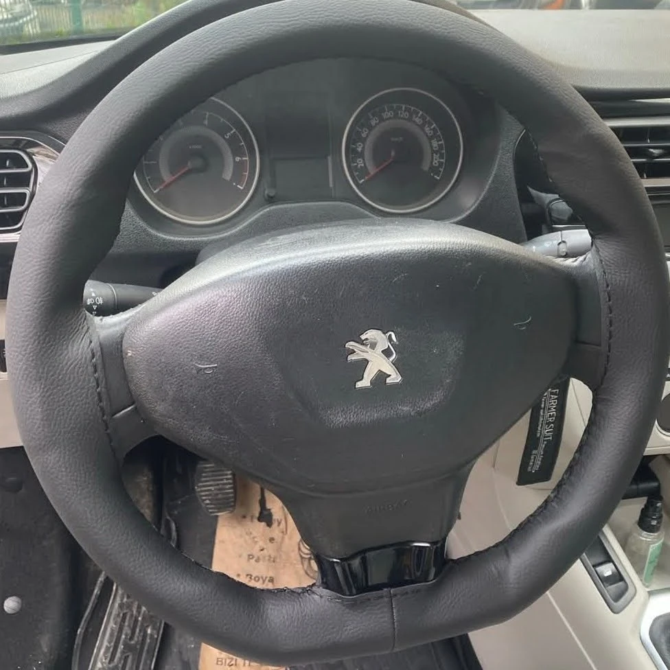 Dikişli Direksiyon Kılıfı Damarlı Siyah Deri Siyah Dikişli Peugeot 301 İçin Siyah