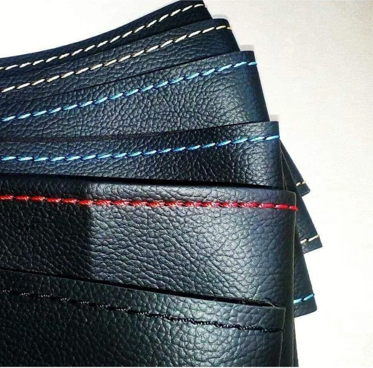 Dikişli Deri Direksiyon Kılıfı -kırmızı Dikiş- Siyah Deri Siyah