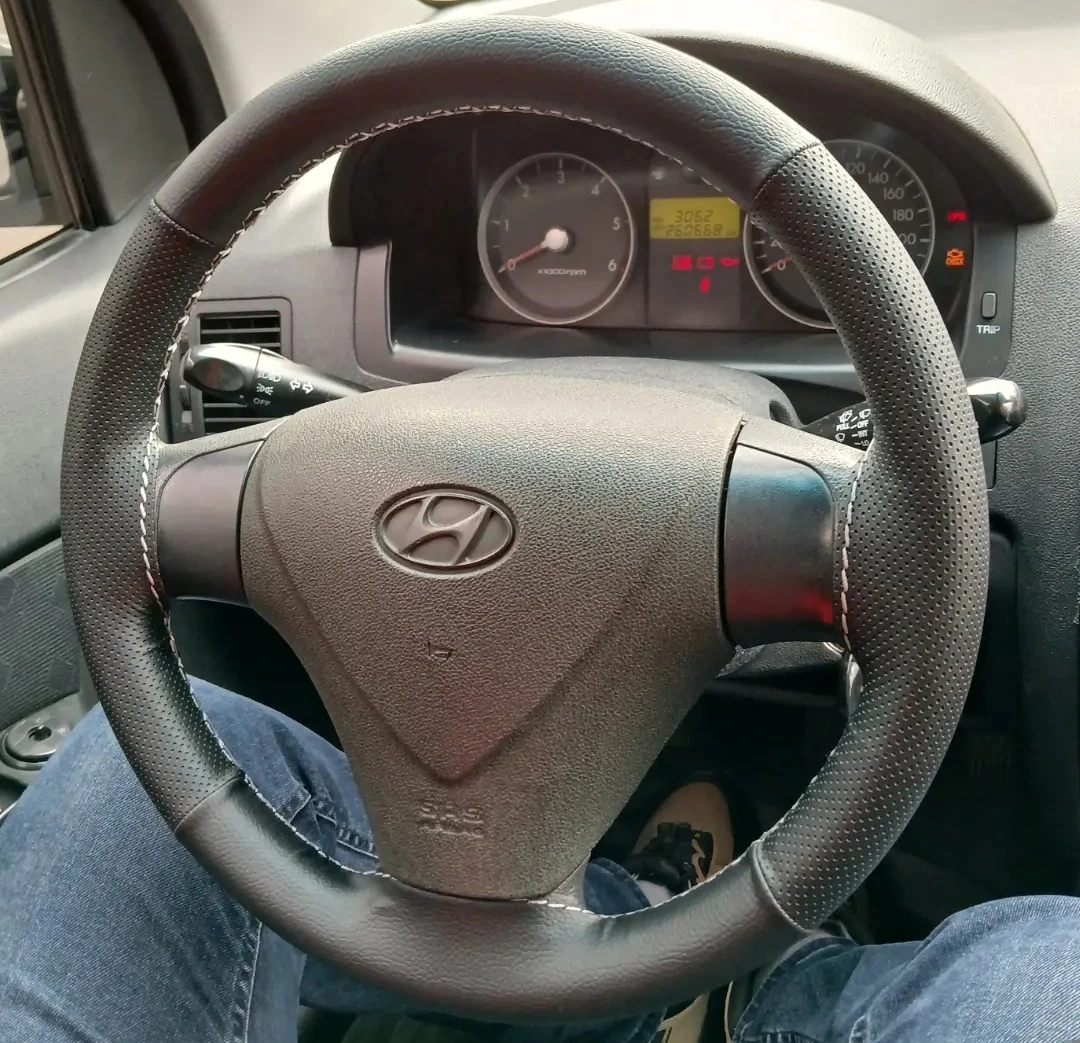 Dikişli Direksiyon Kılıfı Noktalı Deri Siyah Deri Siyah Dikişli Hyundai Accent / Getz İçin Siyah