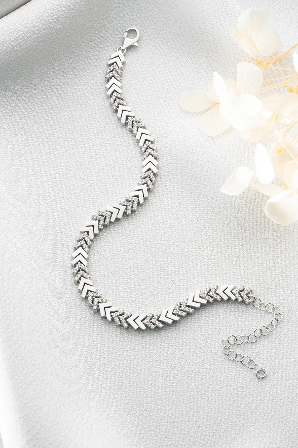 Balıksırtı Model Taşlı Gümüş Bileklik