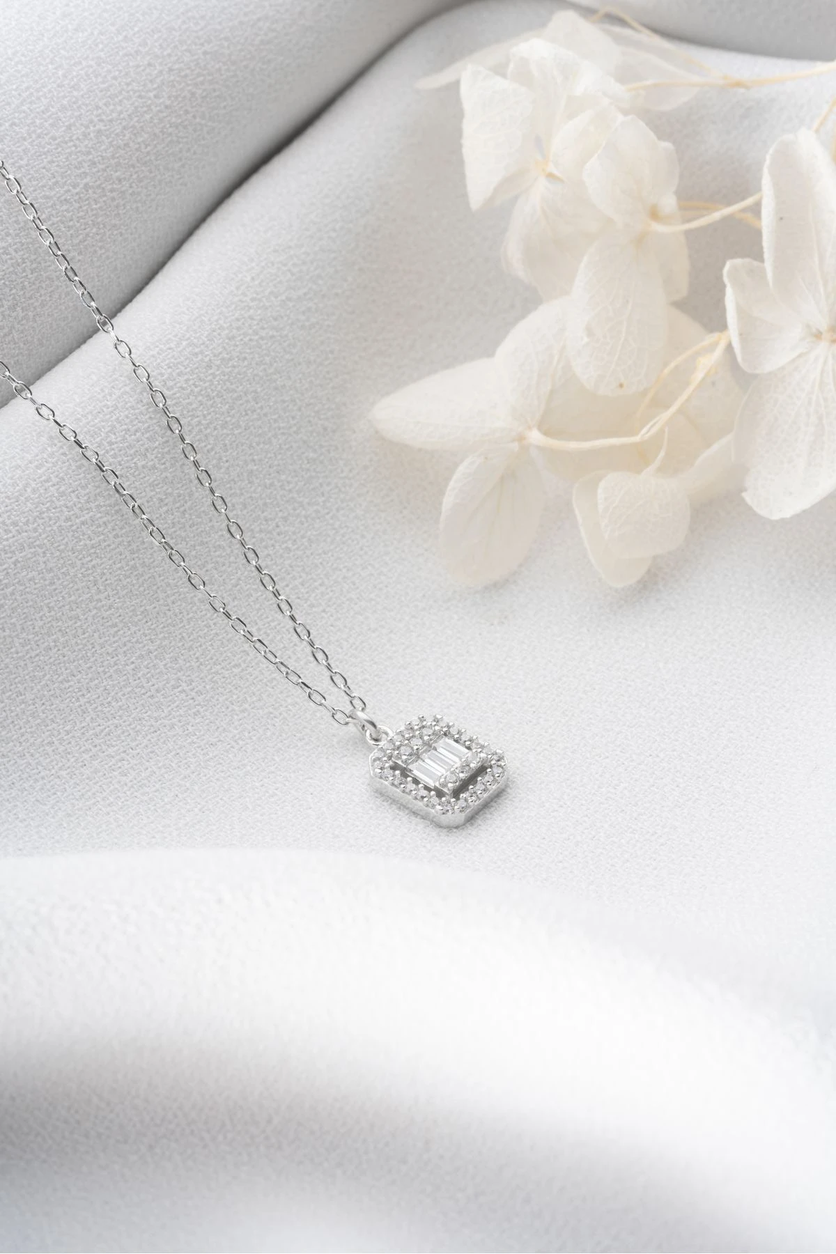 Baget Taşlı Gümüş Kolye