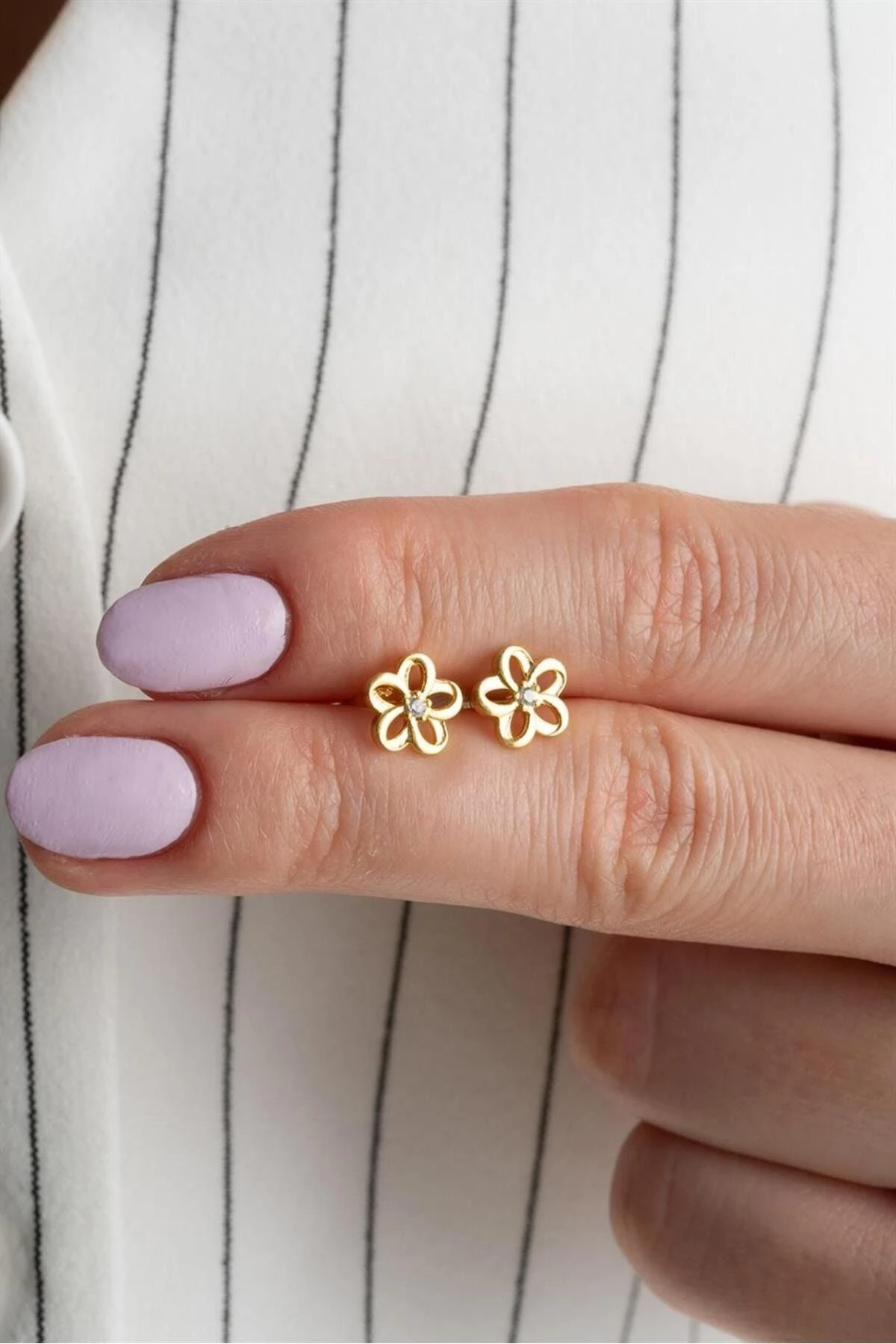 Çiçek Çivi Gümüş Küpe