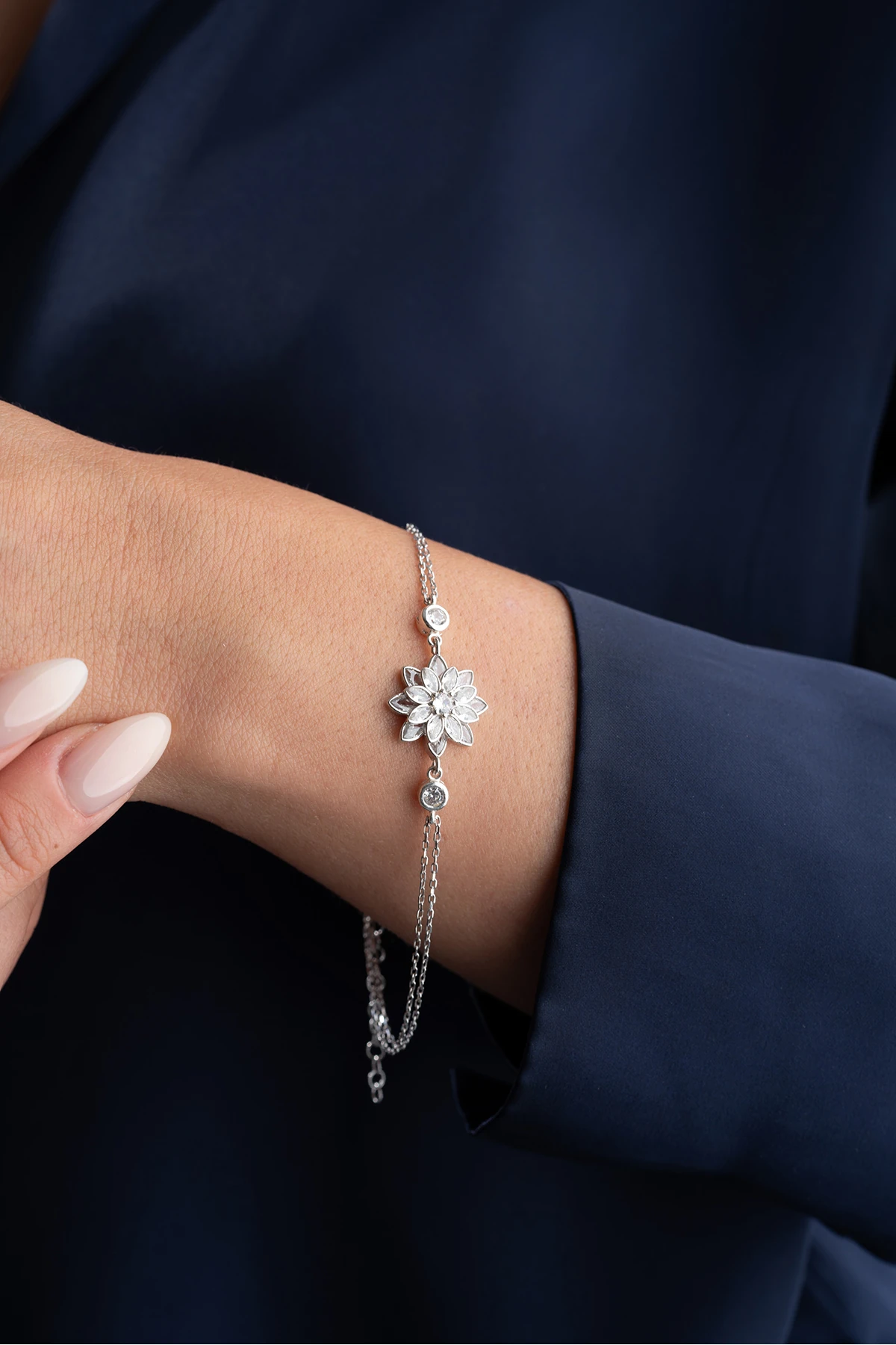 Taşlı Lotus Çiçeği Gümüş Bileklik