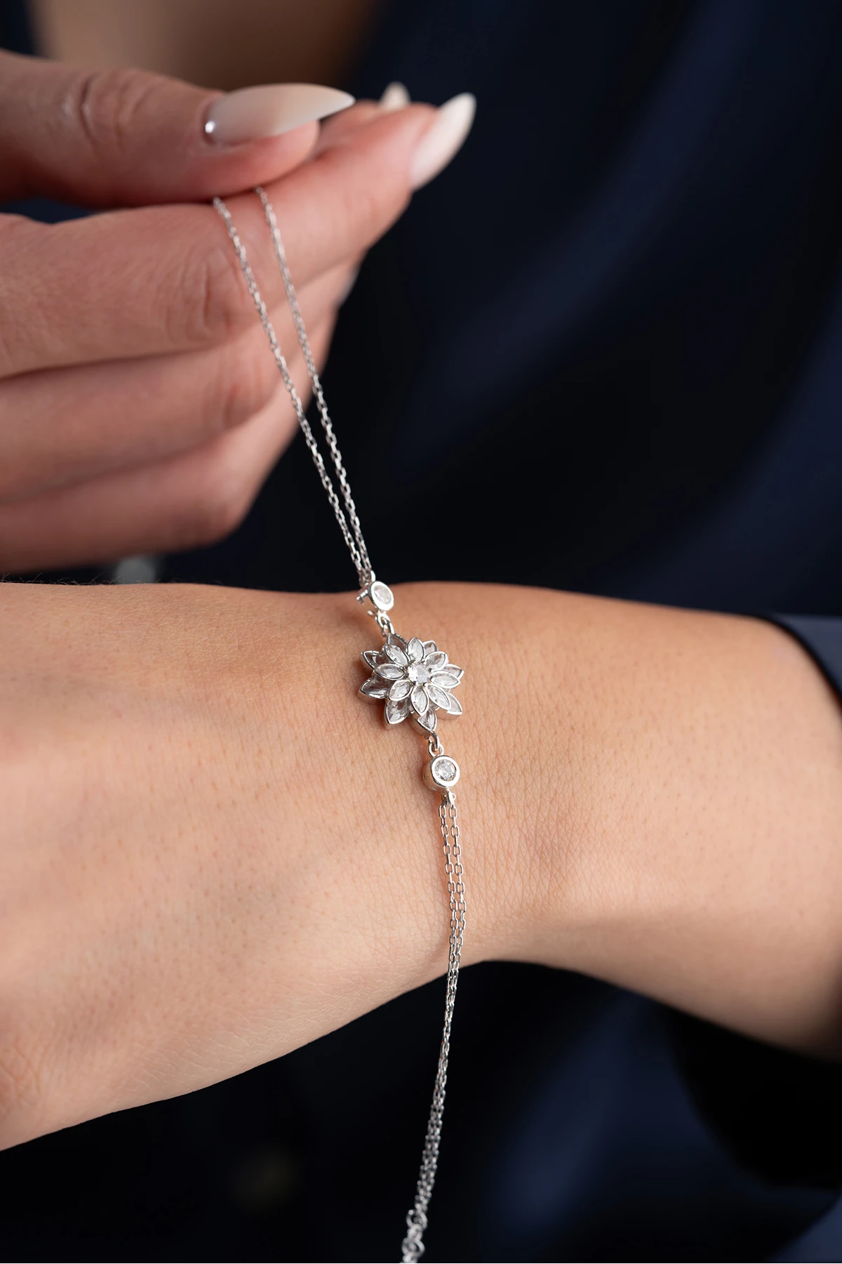 Taşlı Lotus Çiçeği Gümüş Bileklik