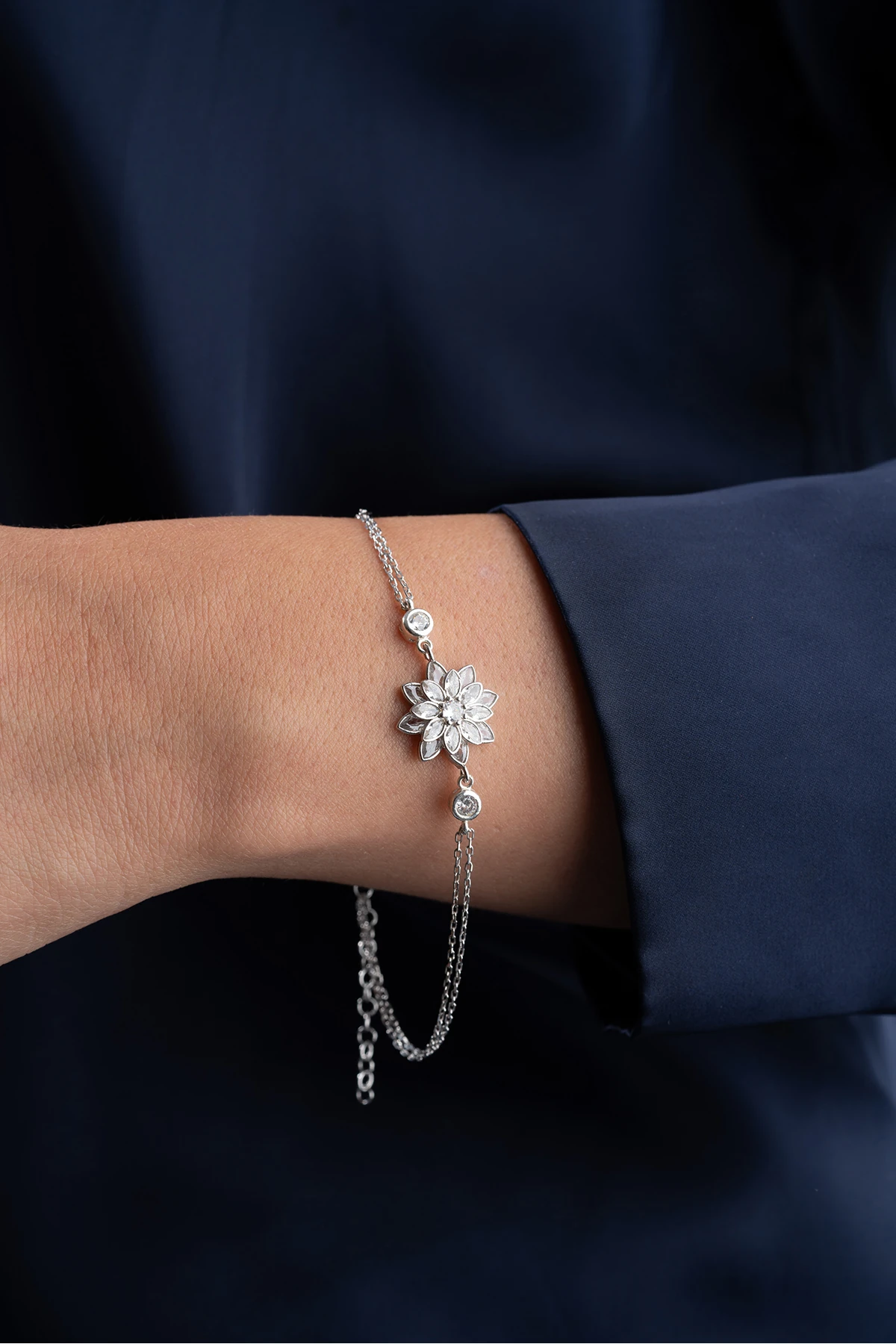 Taşlı Lotus Çiçeği Gümüş Bileklik