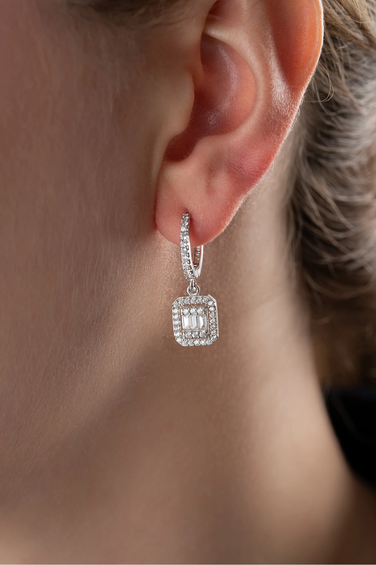 Taşlı Baget Gümüş Küpe