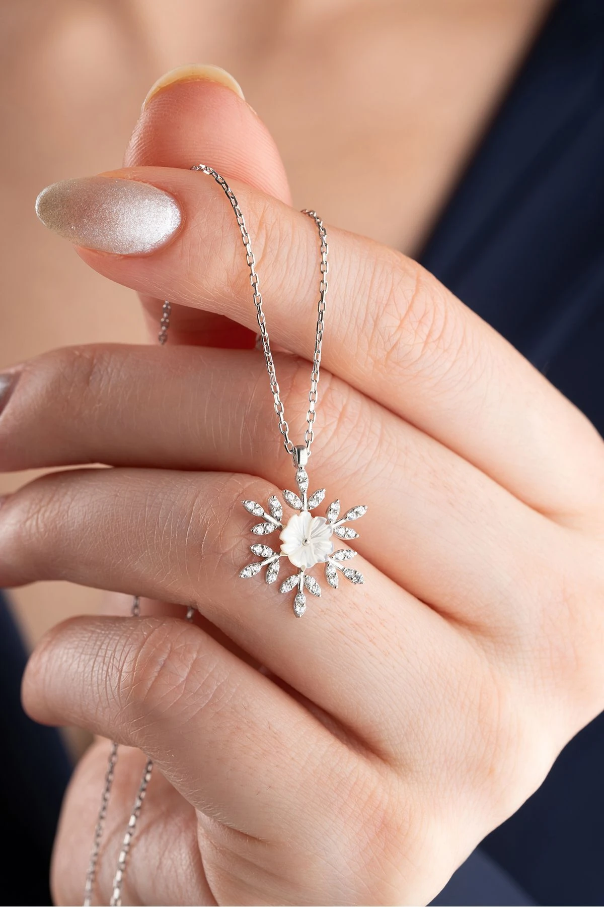 Çiçekli Kar Tanesi Gümüş Kolye