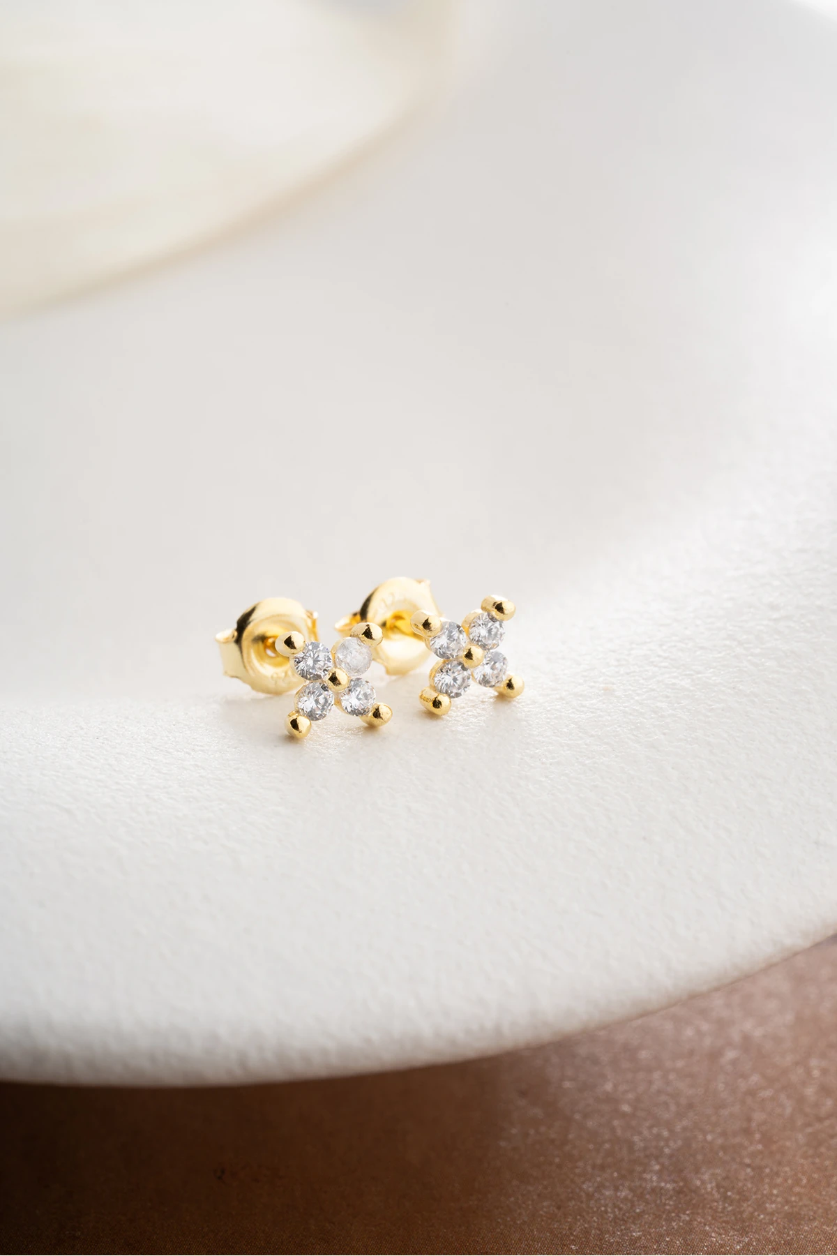 Taşlı Mini Çiçek Gümüş Küpe 