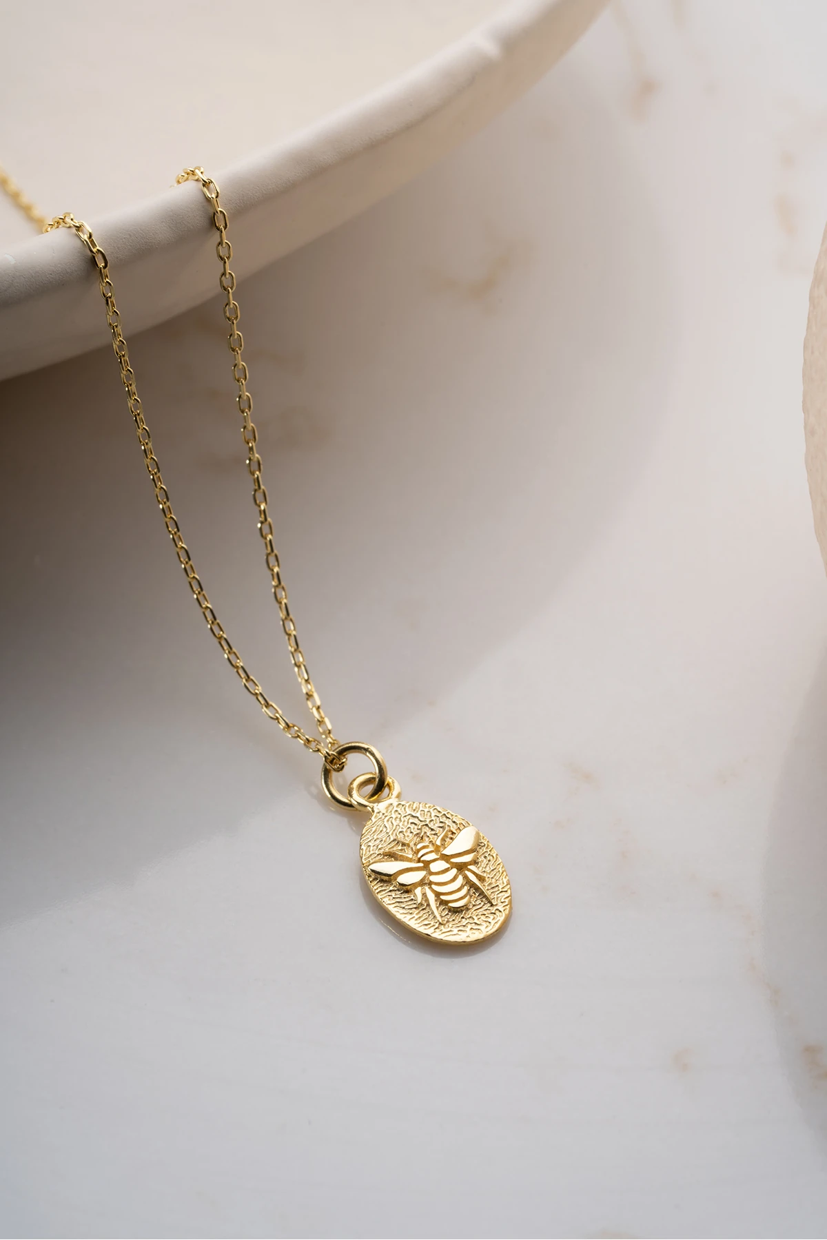 Arı Motifli Gümüş Kolye