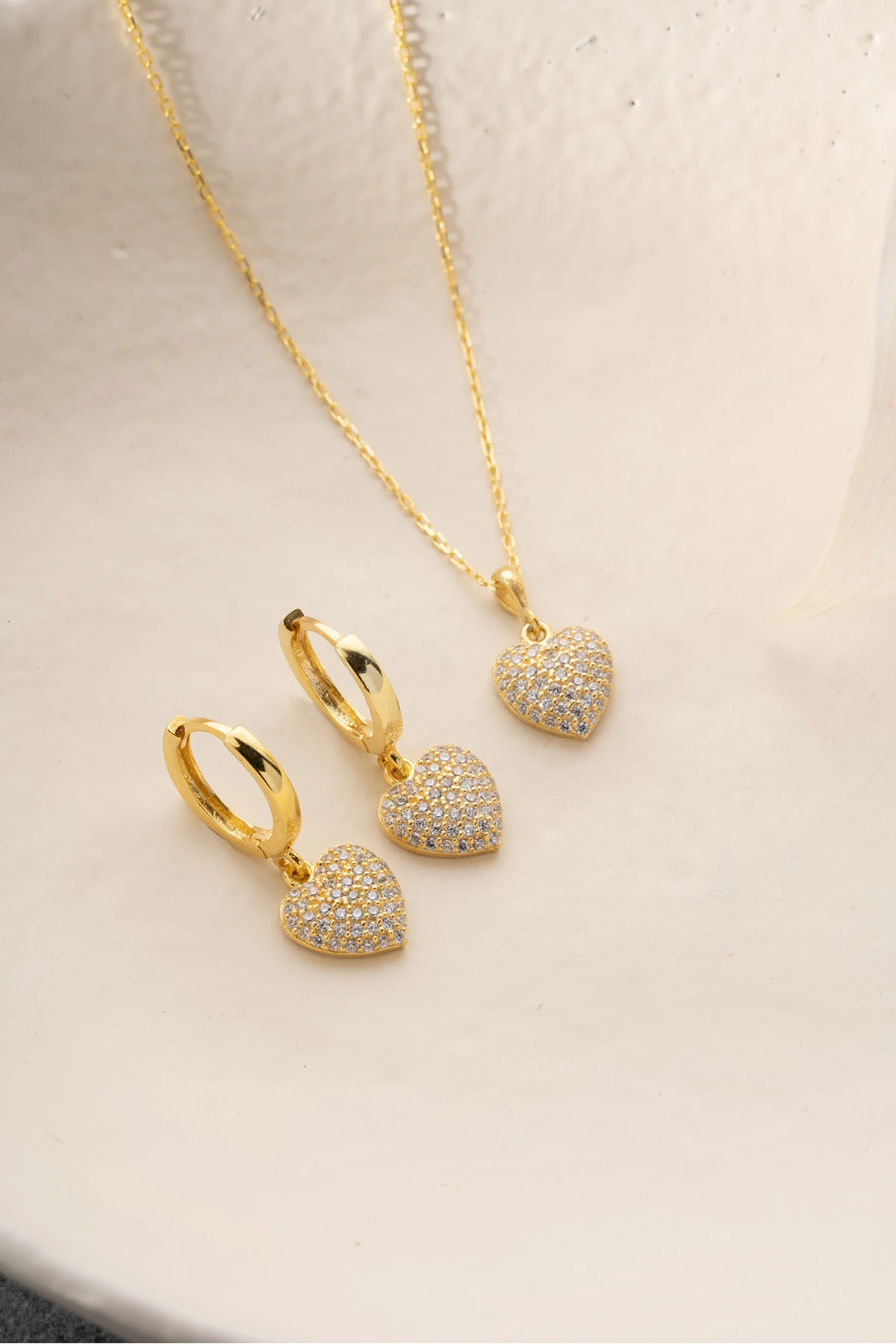 Kalpli Kolye ve Sallantılı Küpe Seti