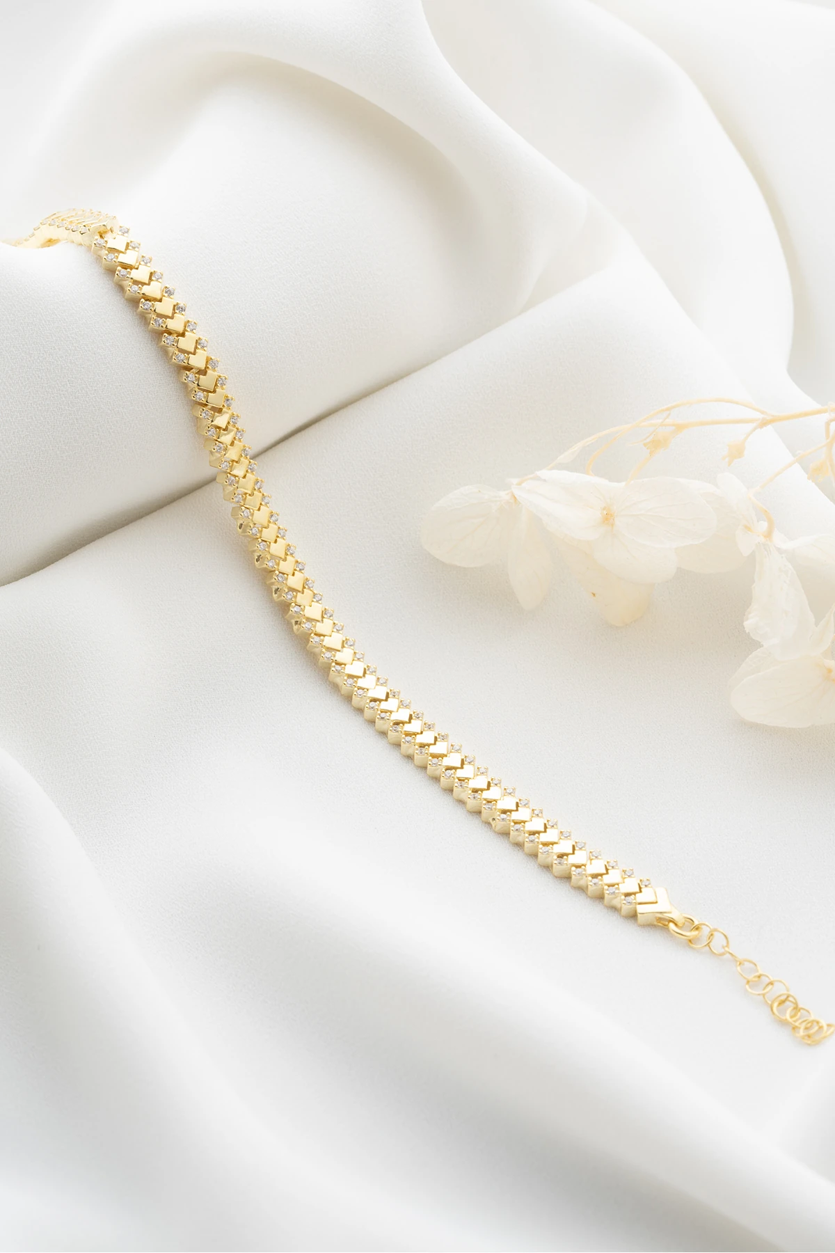 Piramit Desenli Gümüş Bileklik