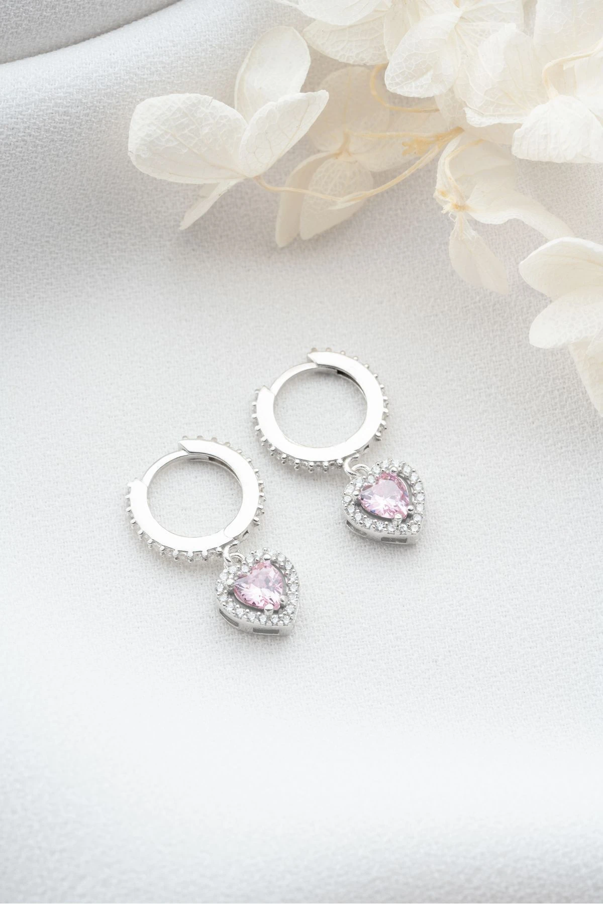 Kalp Sallantılı Gümüş Halka Küpe