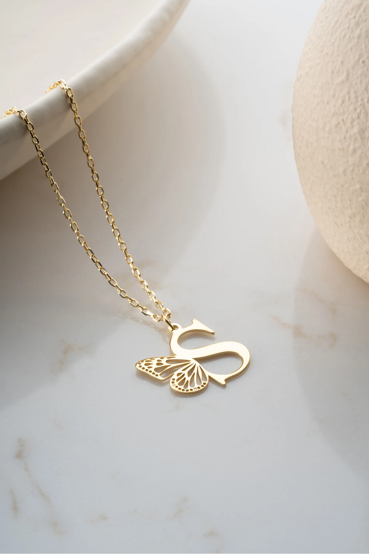Kelebek Kanatlı Harf Gümüş Kolye