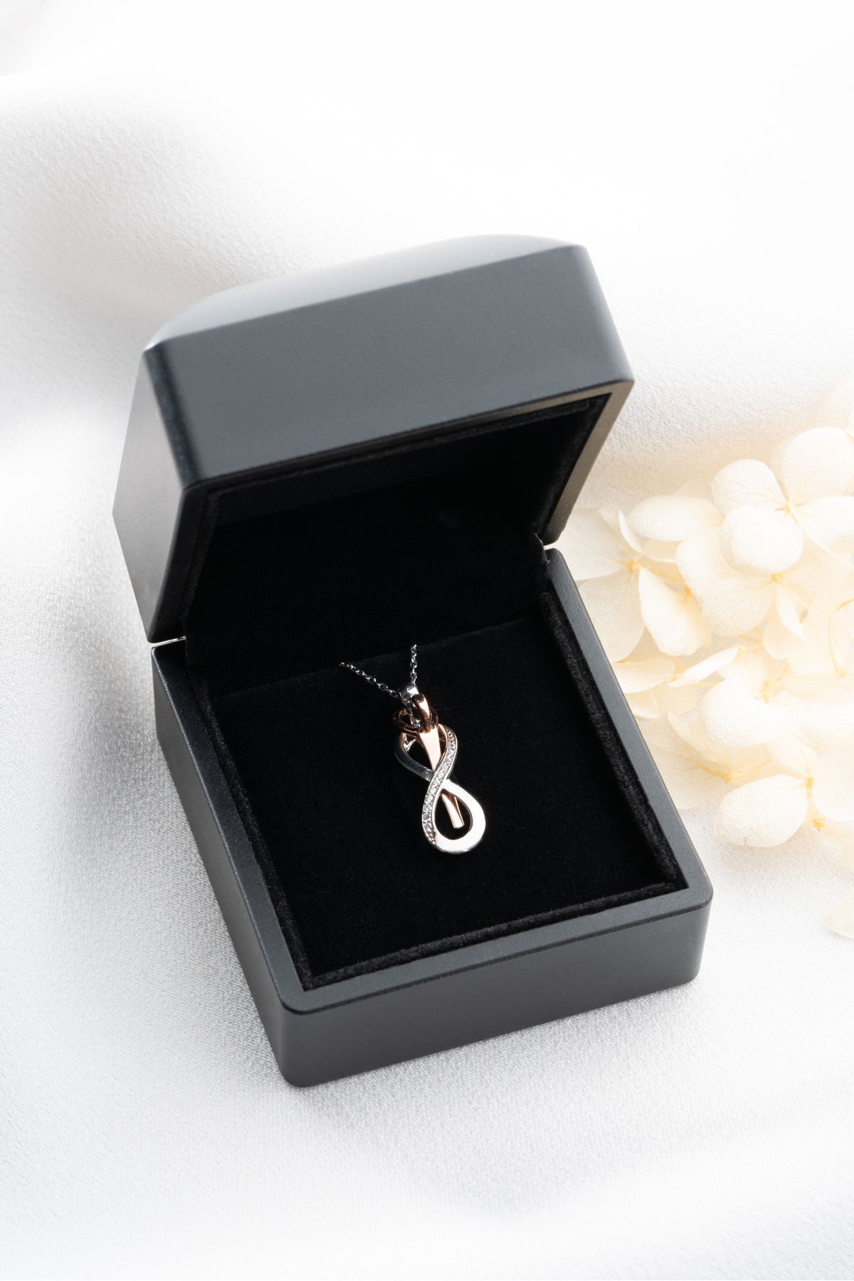 Sarılan Çift Gümüş Kolye