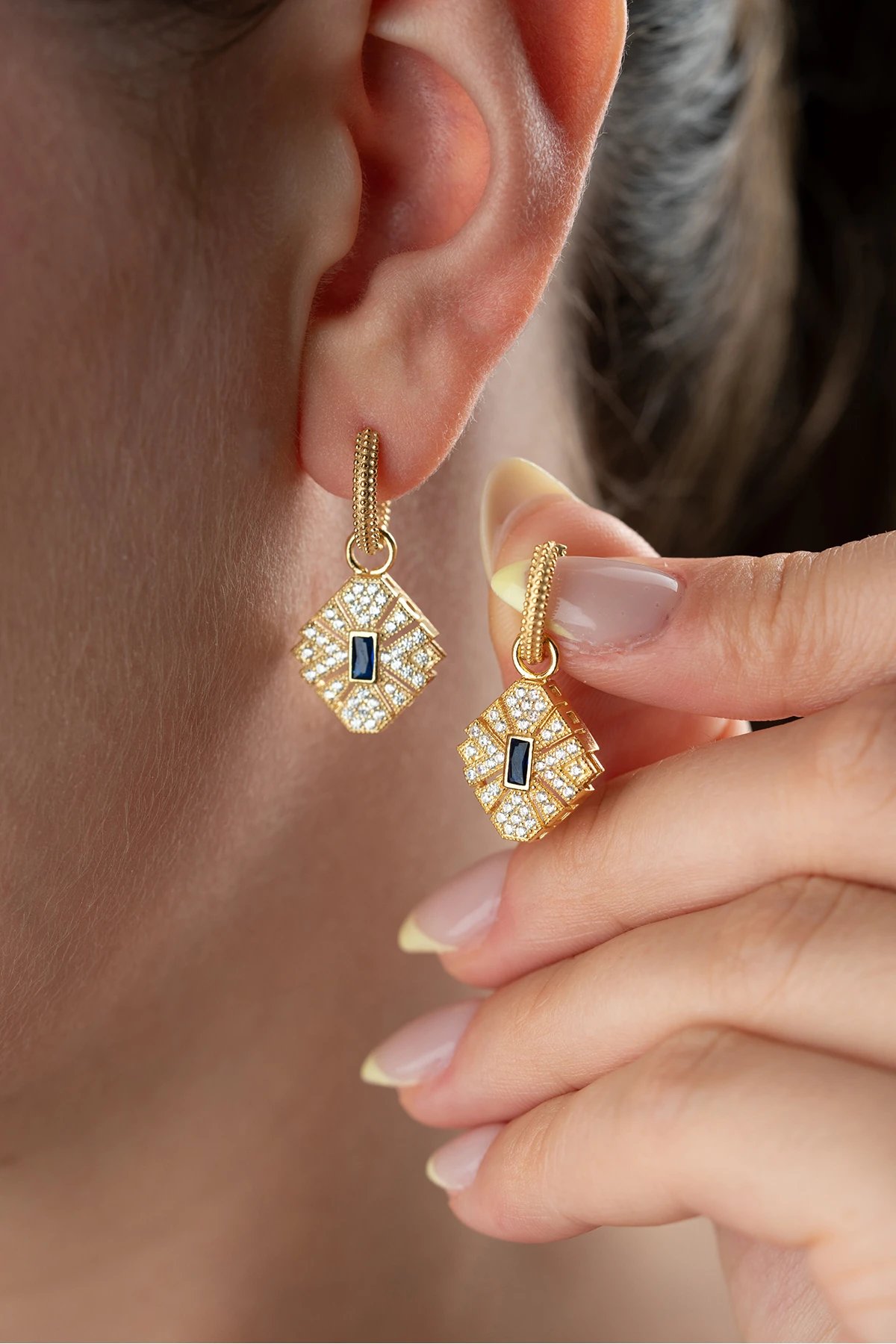 Taşlı Geometrik Gümüş Küpe