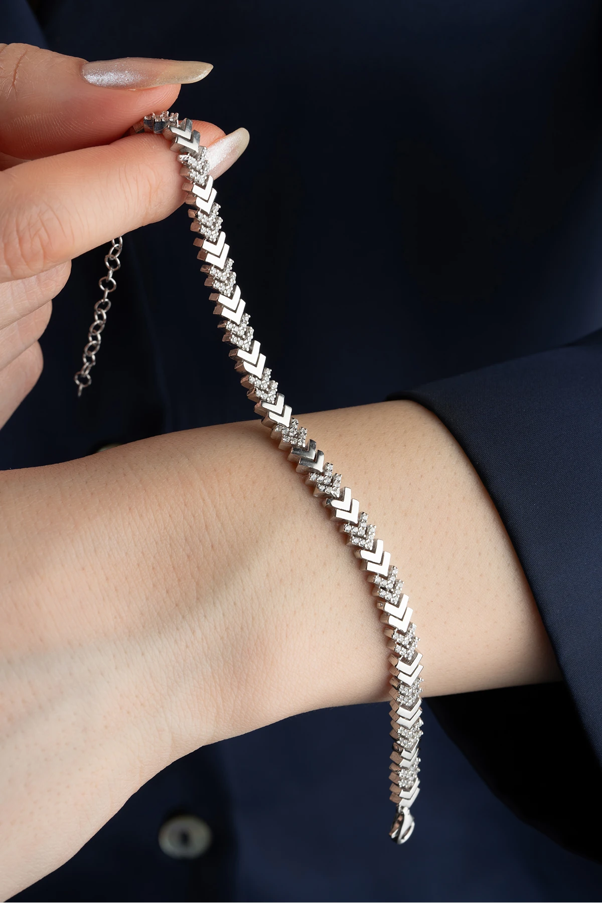 Balıksırtı Model Taşlı Gümüş Bileklik