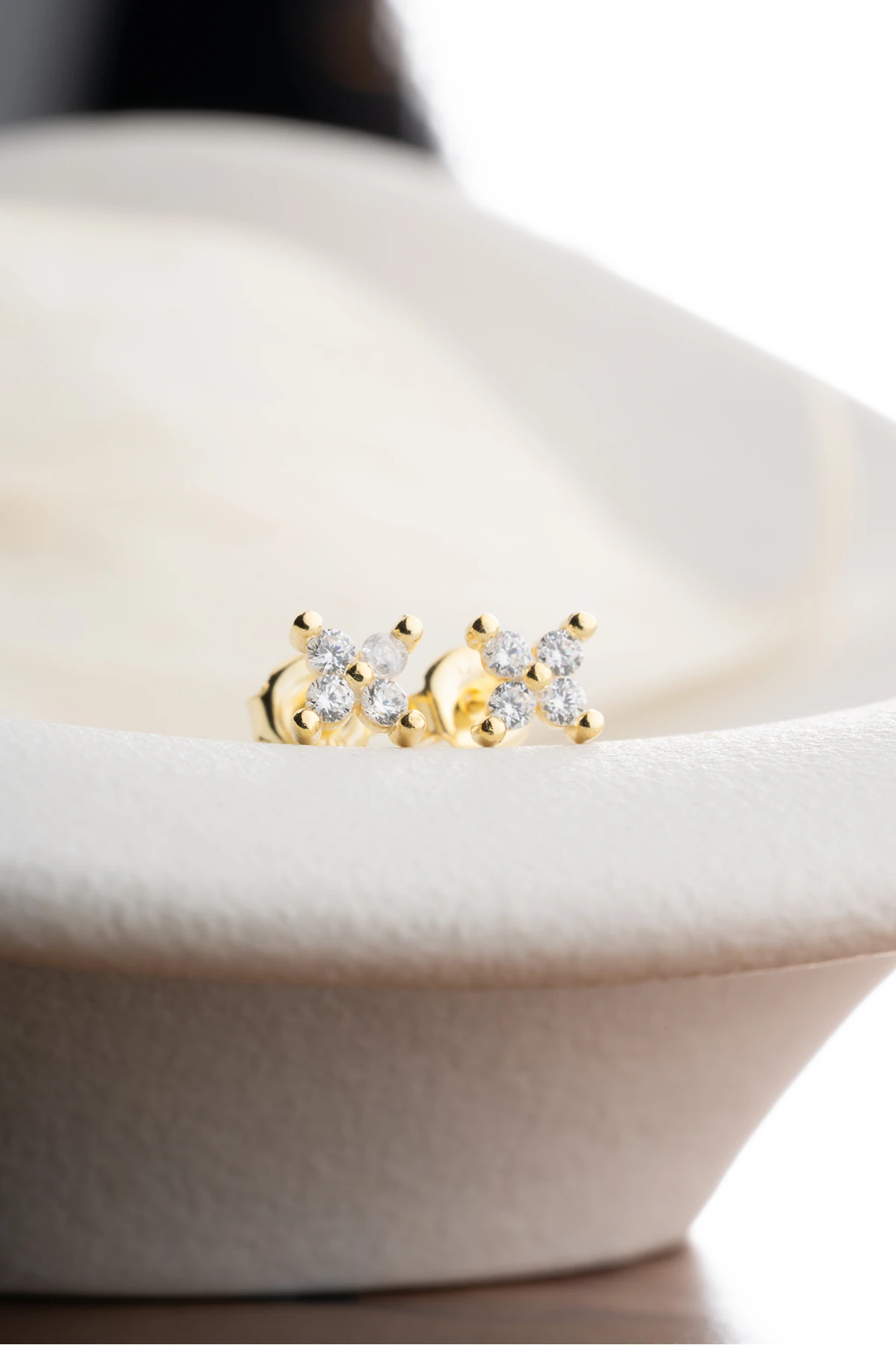 Taşlı Mini Çiçek Gümüş Küpe 