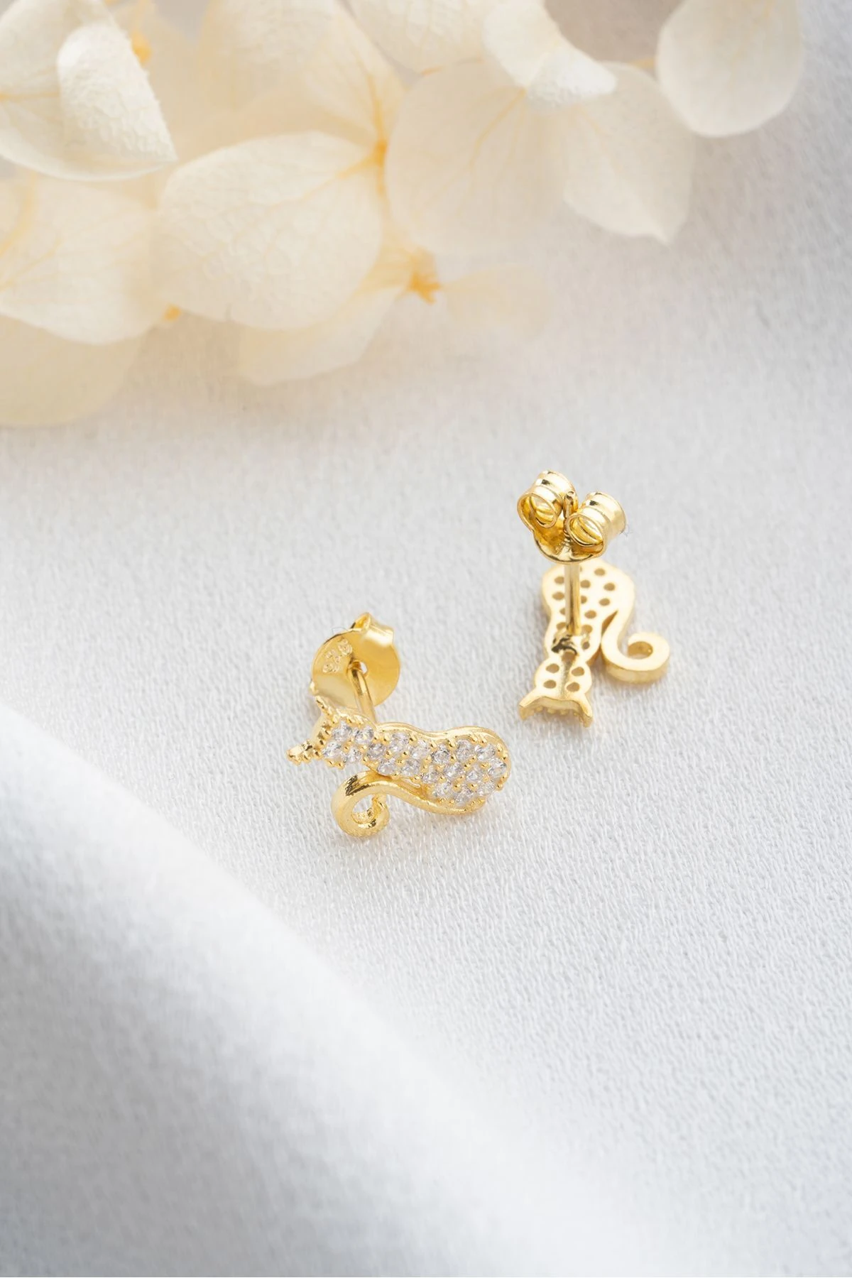 Taşlı Kedi Figürlü Gümüş Küpe