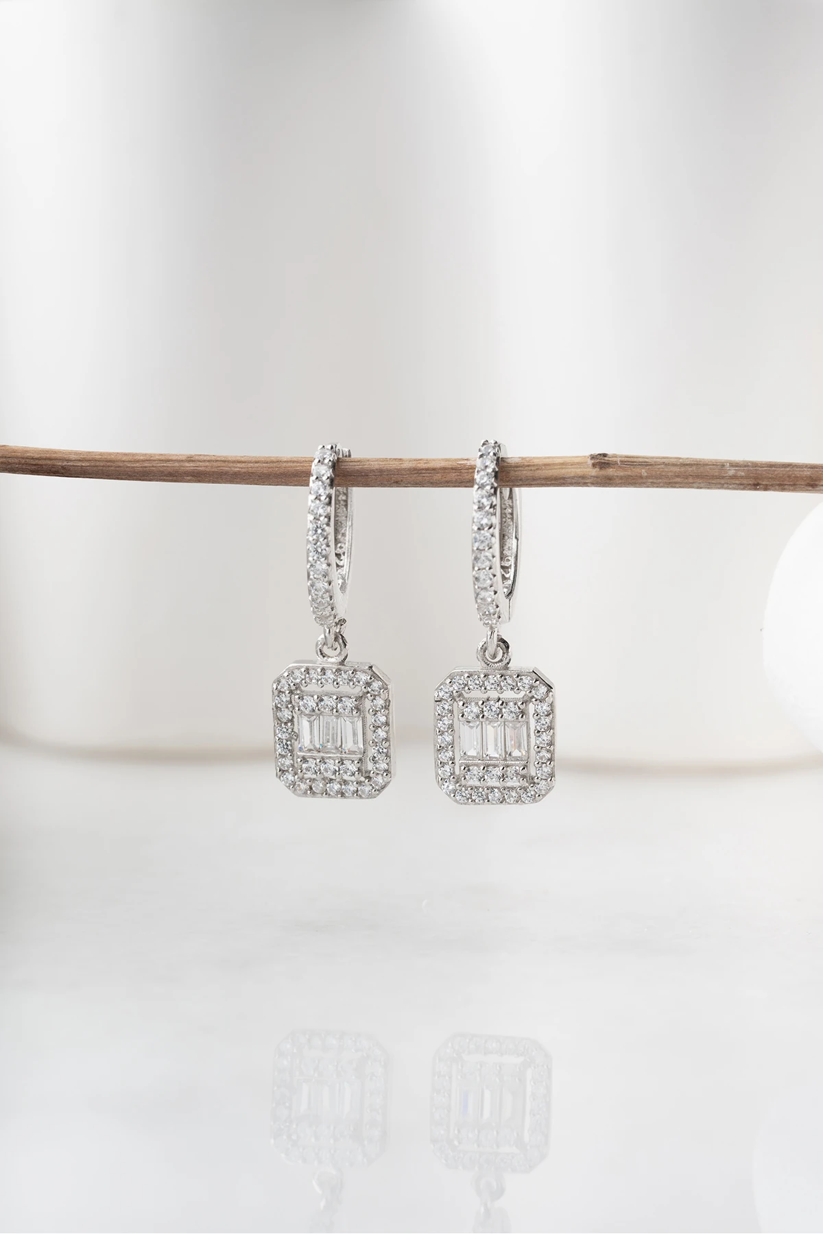 Taşlı Baget Gümüş Küpe