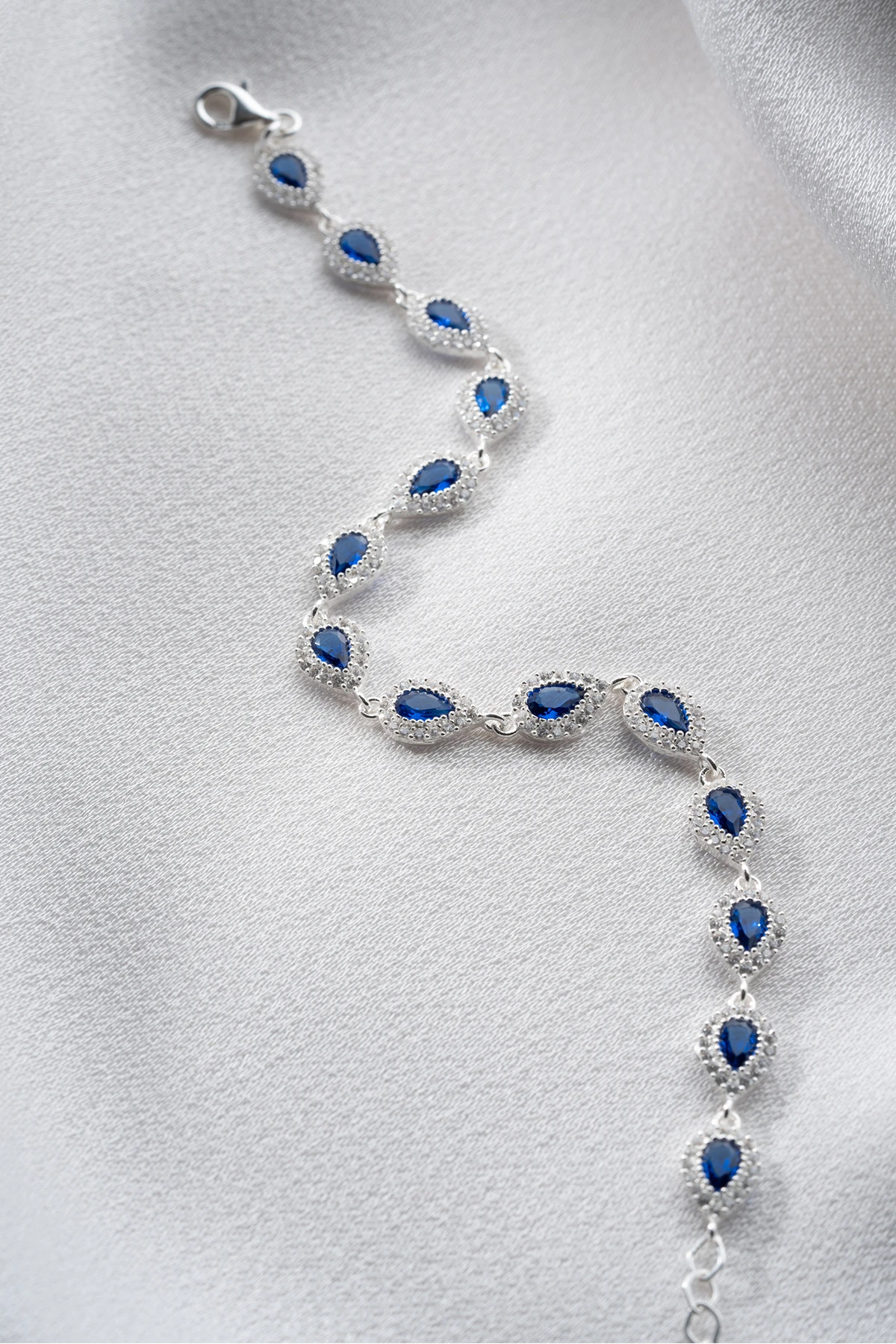 Su Yolu Damla Safir Taşlı Gümüş Kolye