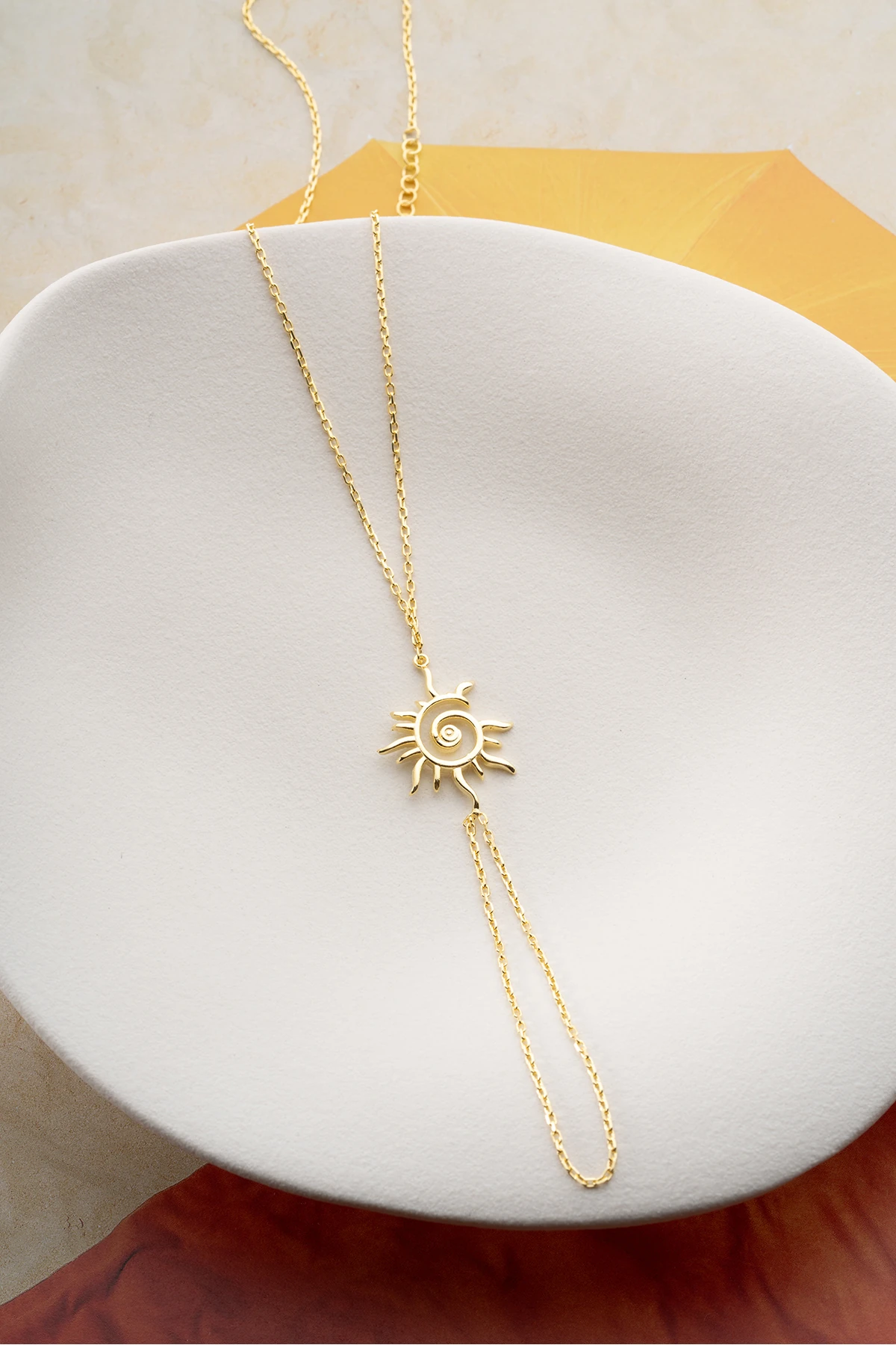 Güneş Sembollü İnce Zincir Şahmeran