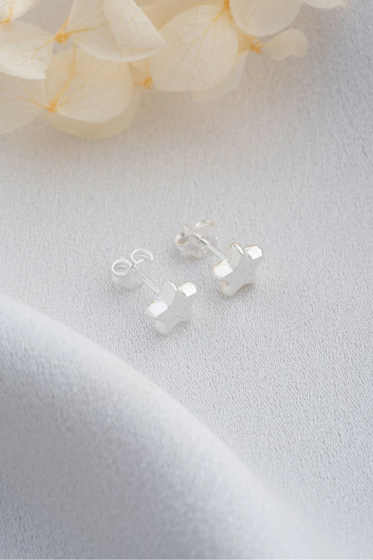 Çivili Yıldız Gümüş Küpe