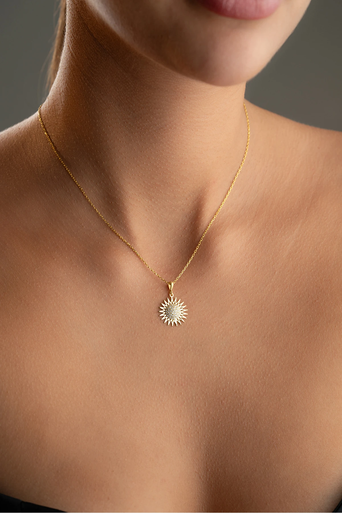 Güneş Figürlü Gümüş Kolye