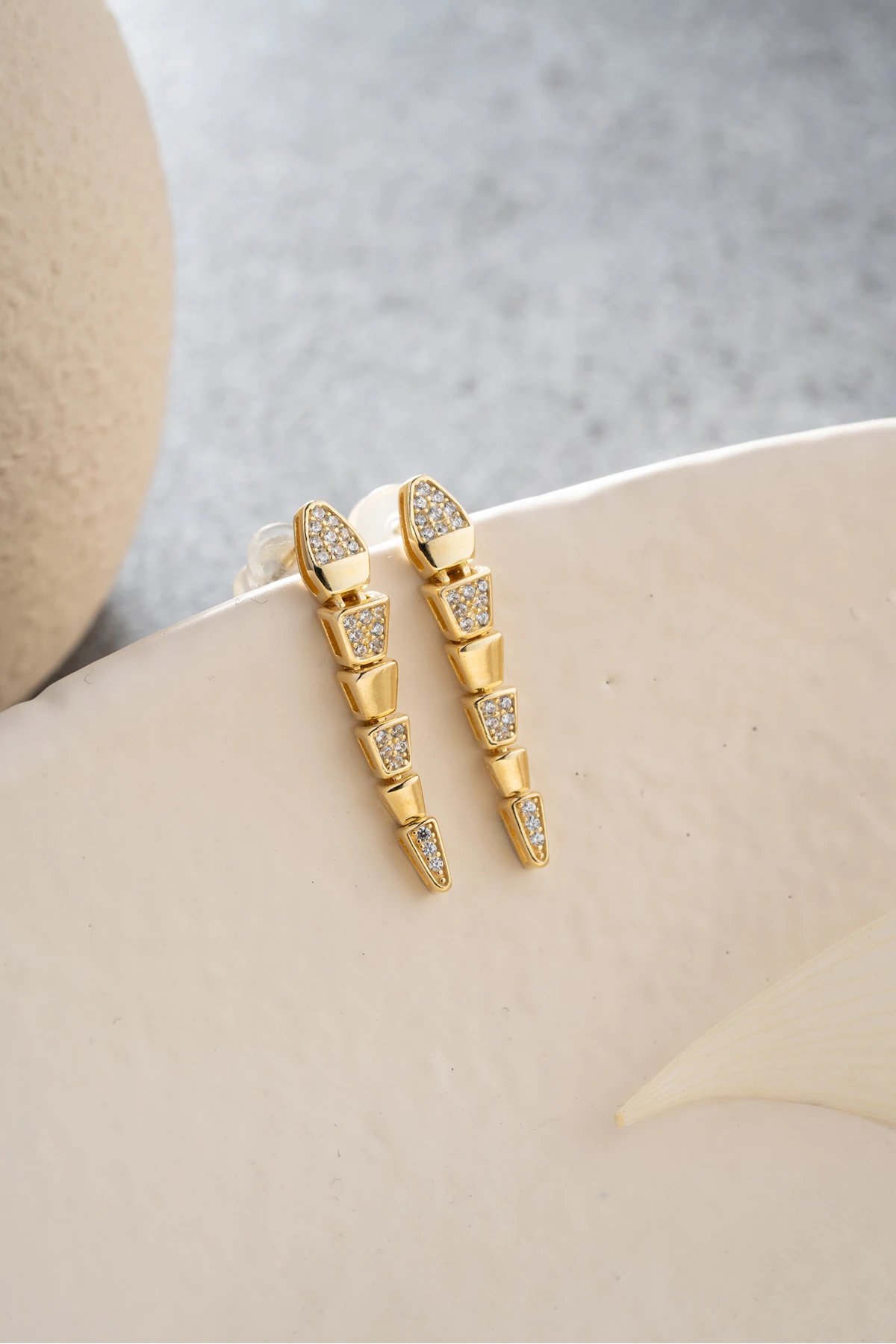 Taşlı Yılan Küpe