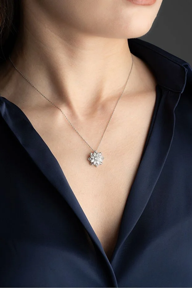 Sakura Lotus Gümüş Kolye