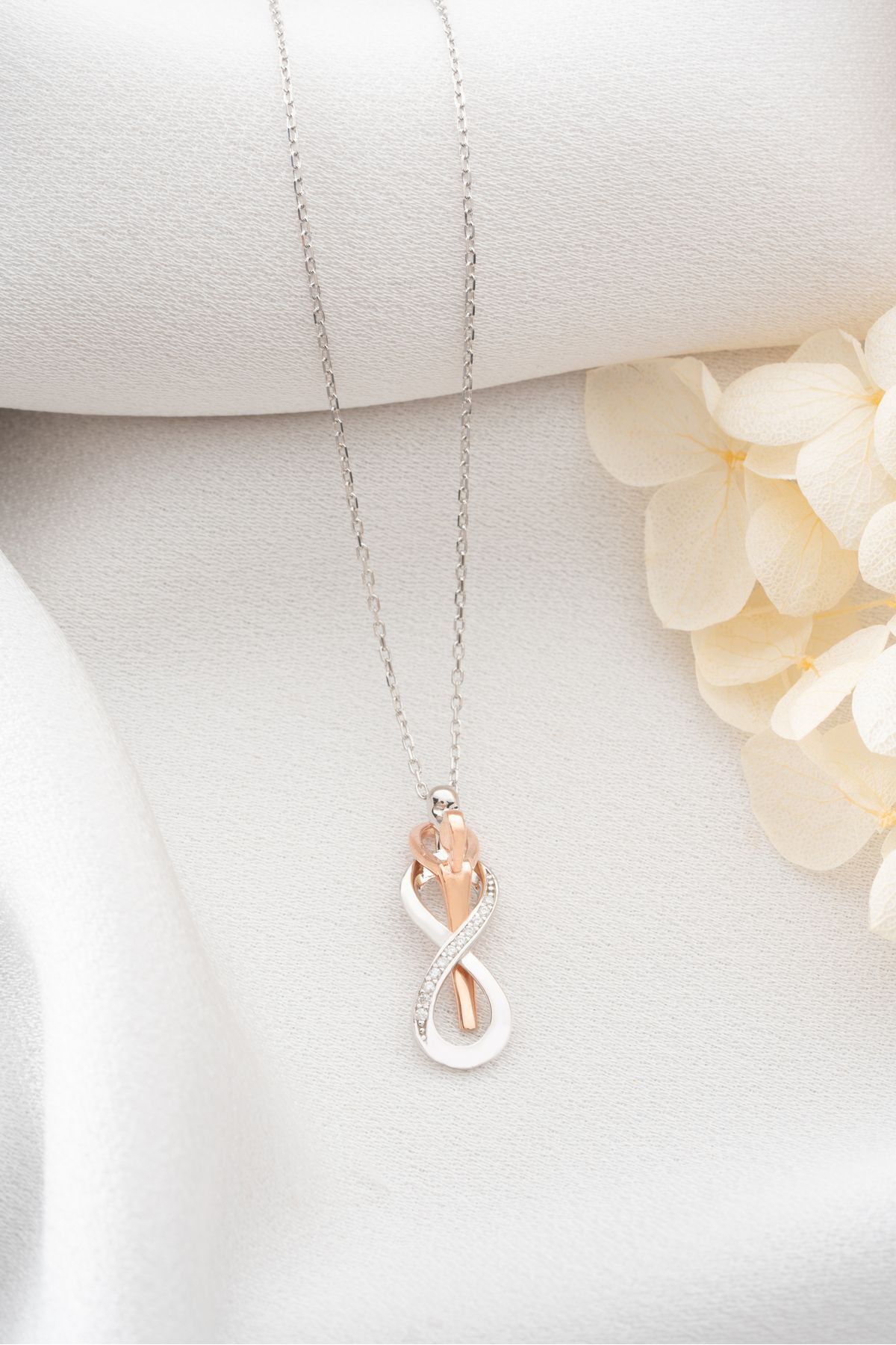 Sarılan Çift Gümüş Kolye