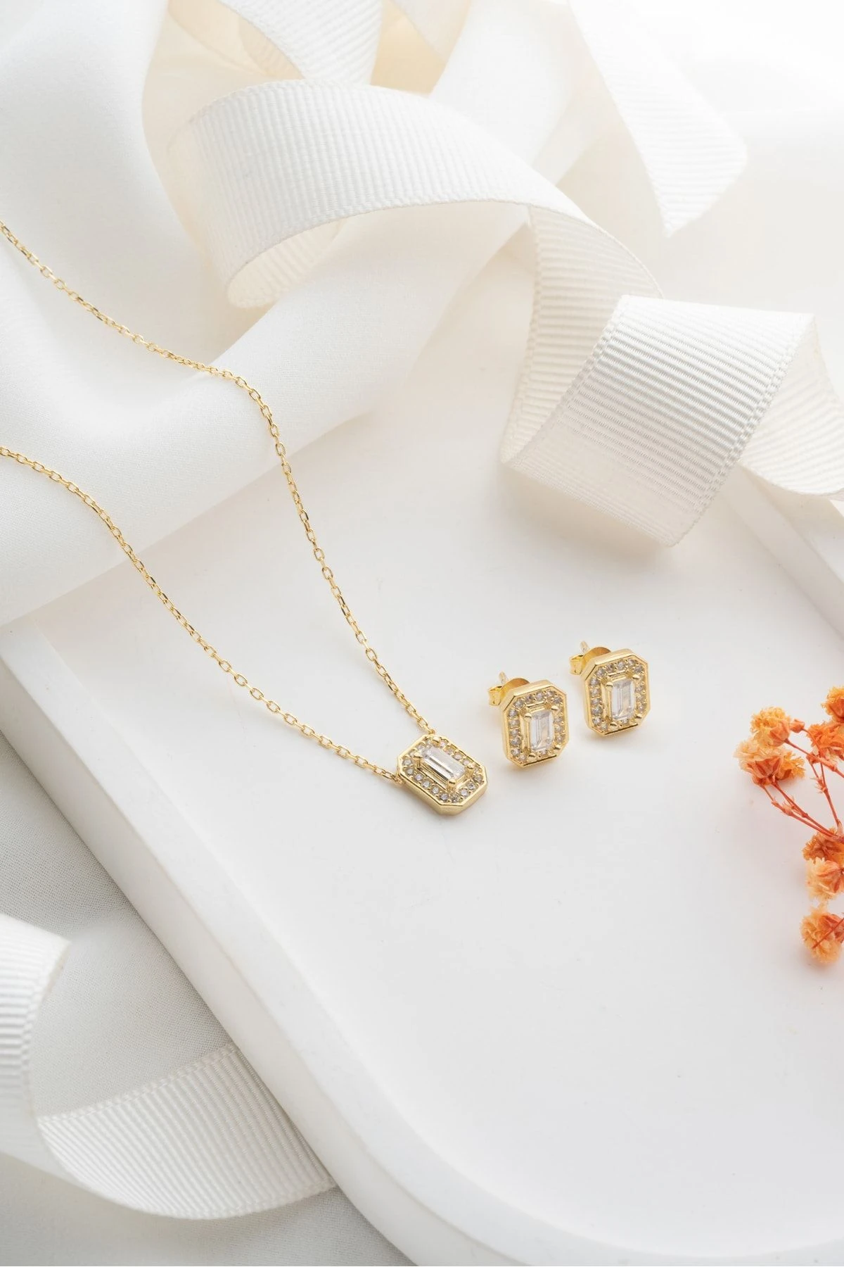 Baget Halo Taşlı Kolye ve Küpe Seti