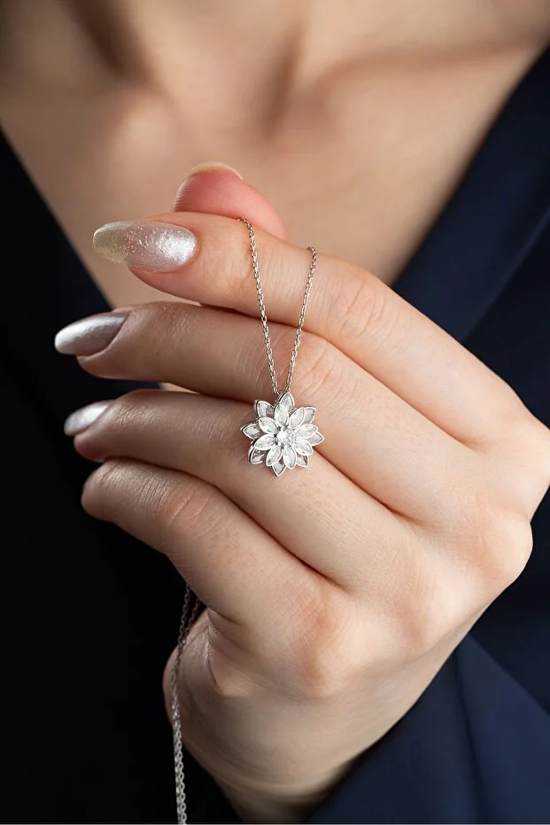 Sakura Lotus Gümüş Kolye